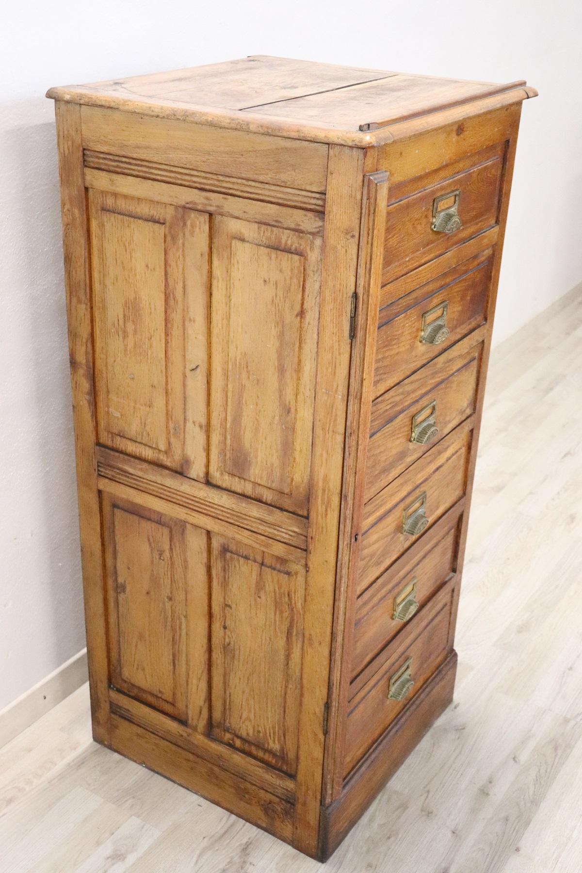 Italian Art Deco chest of drawers 1930s in solid oakwood. Very linear and essential with six comfortable drawers. These chests of drawers were born to be used in offices. The top rises and allows the documents extracted from the drawers to be placed