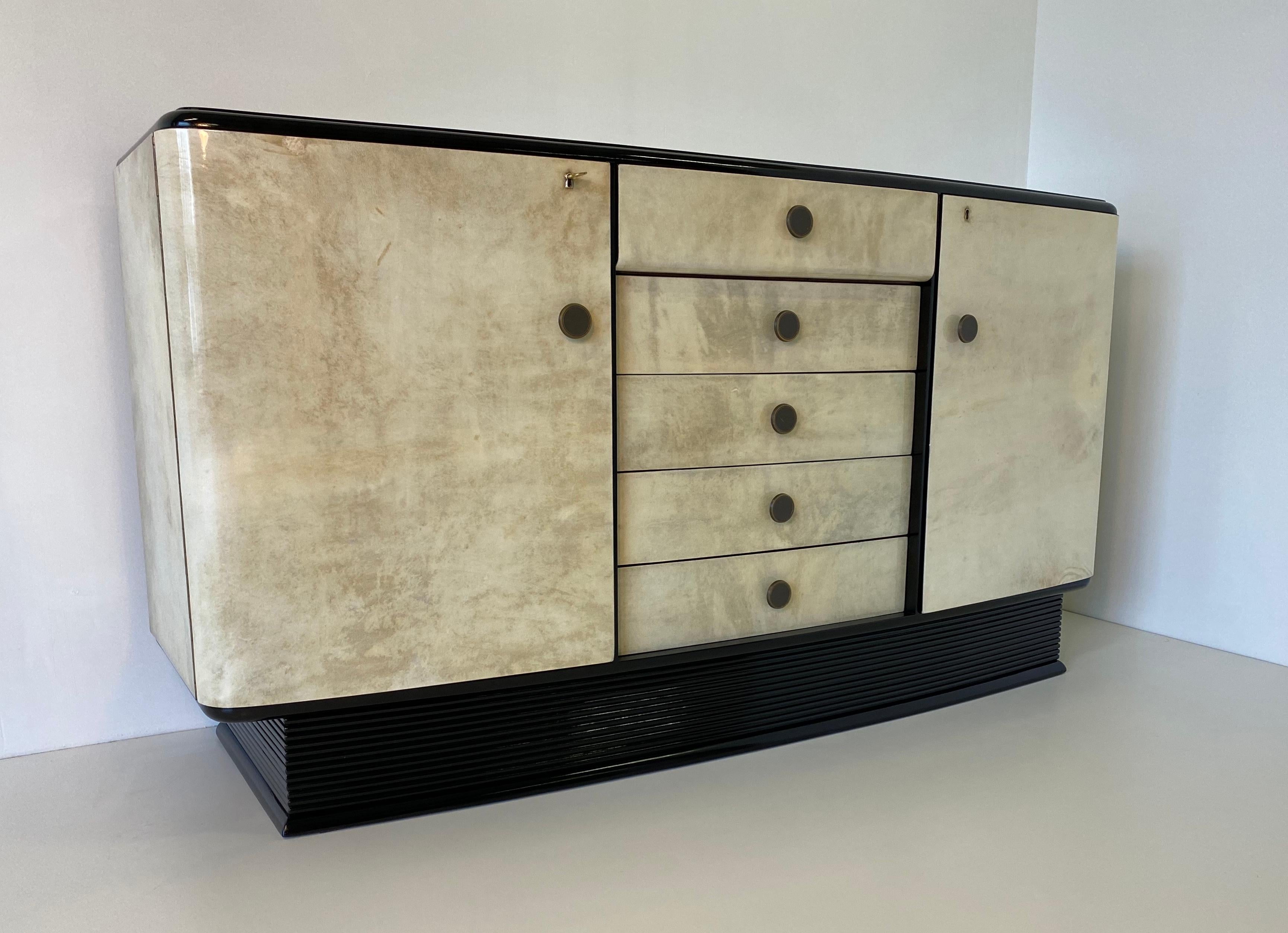 20th Century Italian Art Deco Parchment Sideboard In Good Condition In Meda, MB