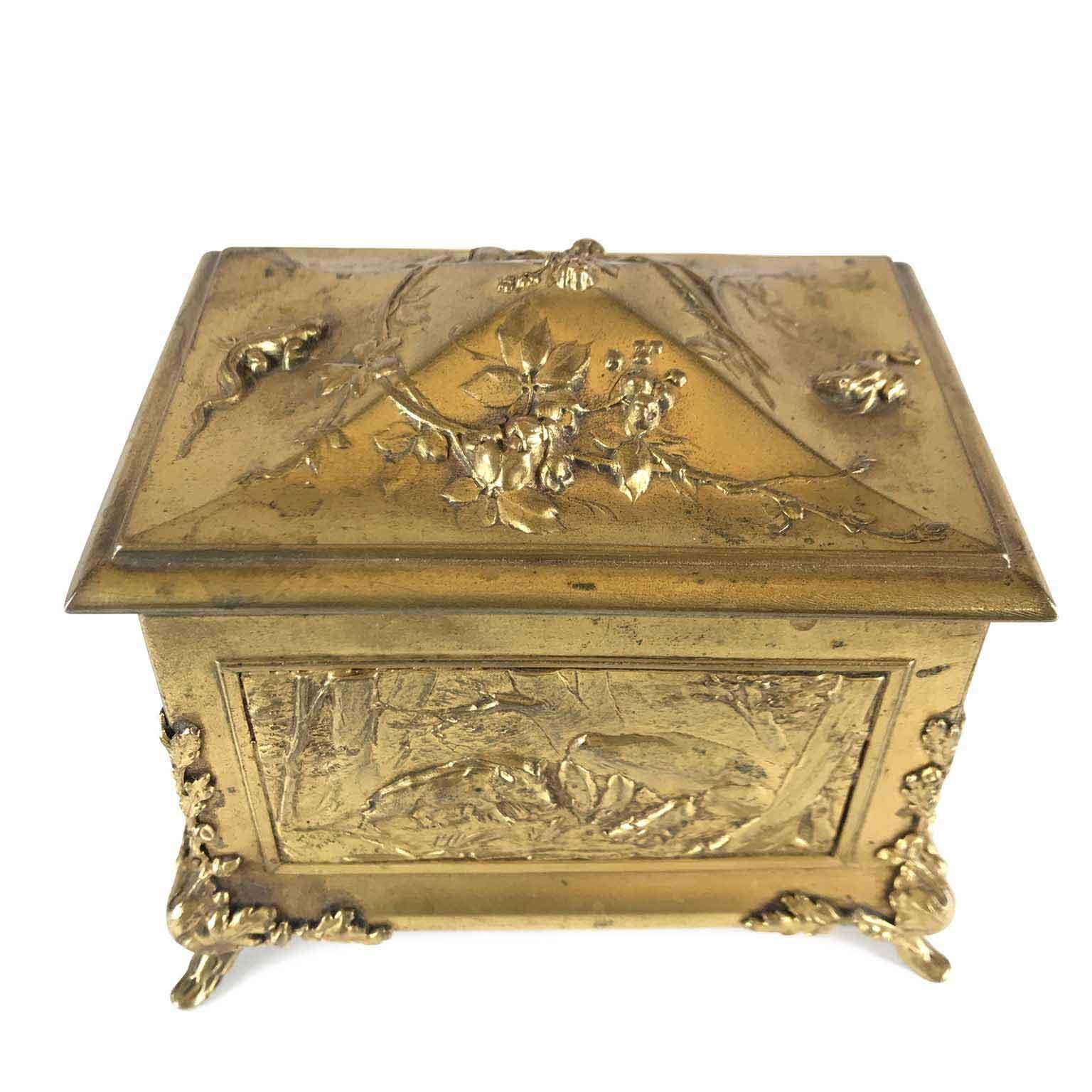 20th Century Italian Art Nouveau Animalier Gilded Jewelry Box In Good Condition In Milan, IT