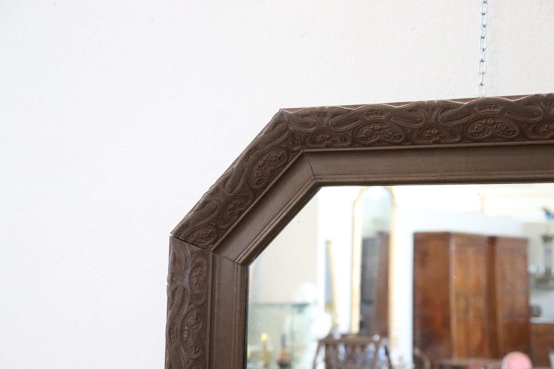 20th Century Italian Art Nouveau Carved Walnut Wall Mirror In Good Condition In Casale Monferrato, IT