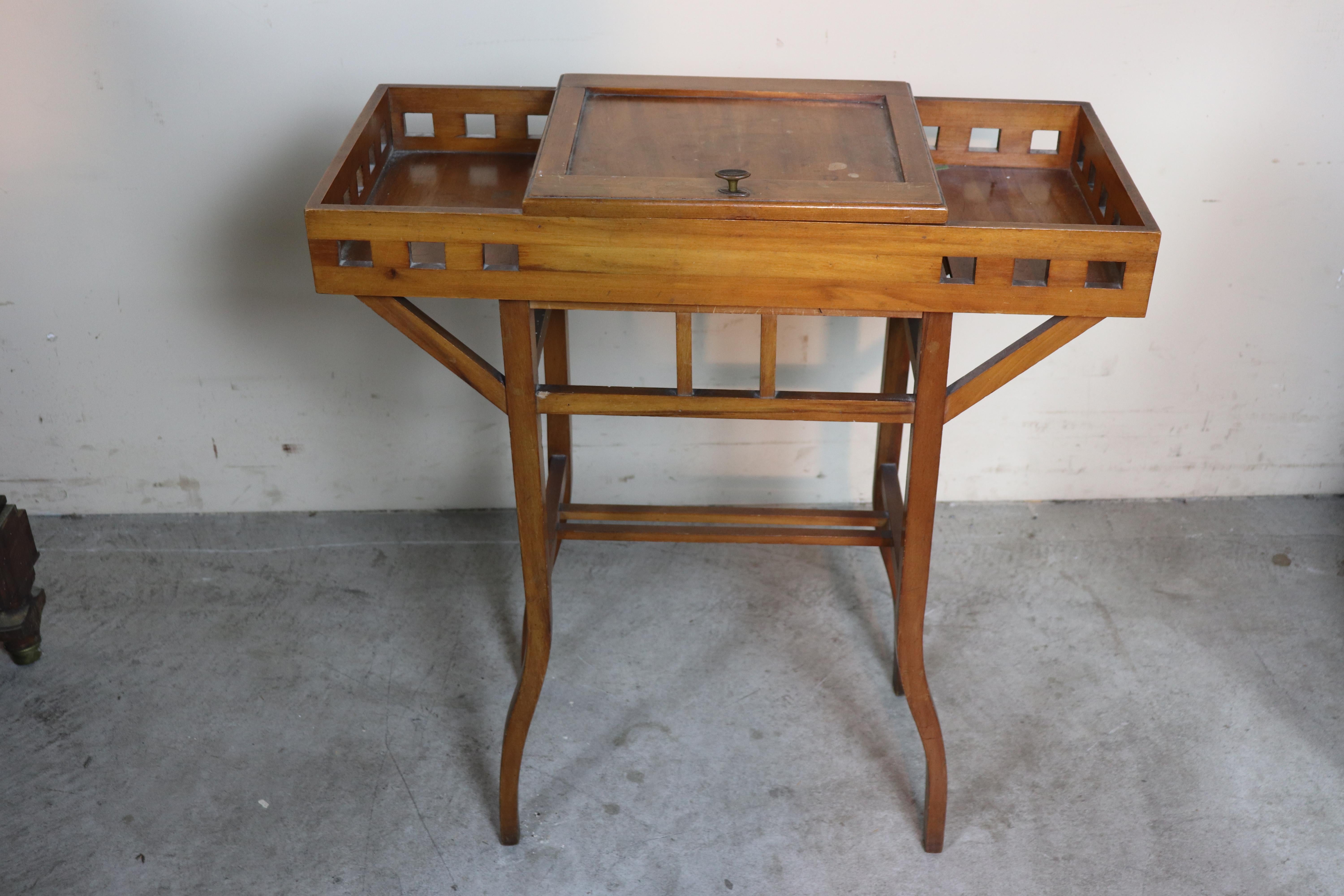 Beautiful important Italian Art Nouveau sewing table in cherrywood. these small tables were used by seamstresses who used the internal compartment to store their weaving tools.
The antique table used condition need of restoration as you can see