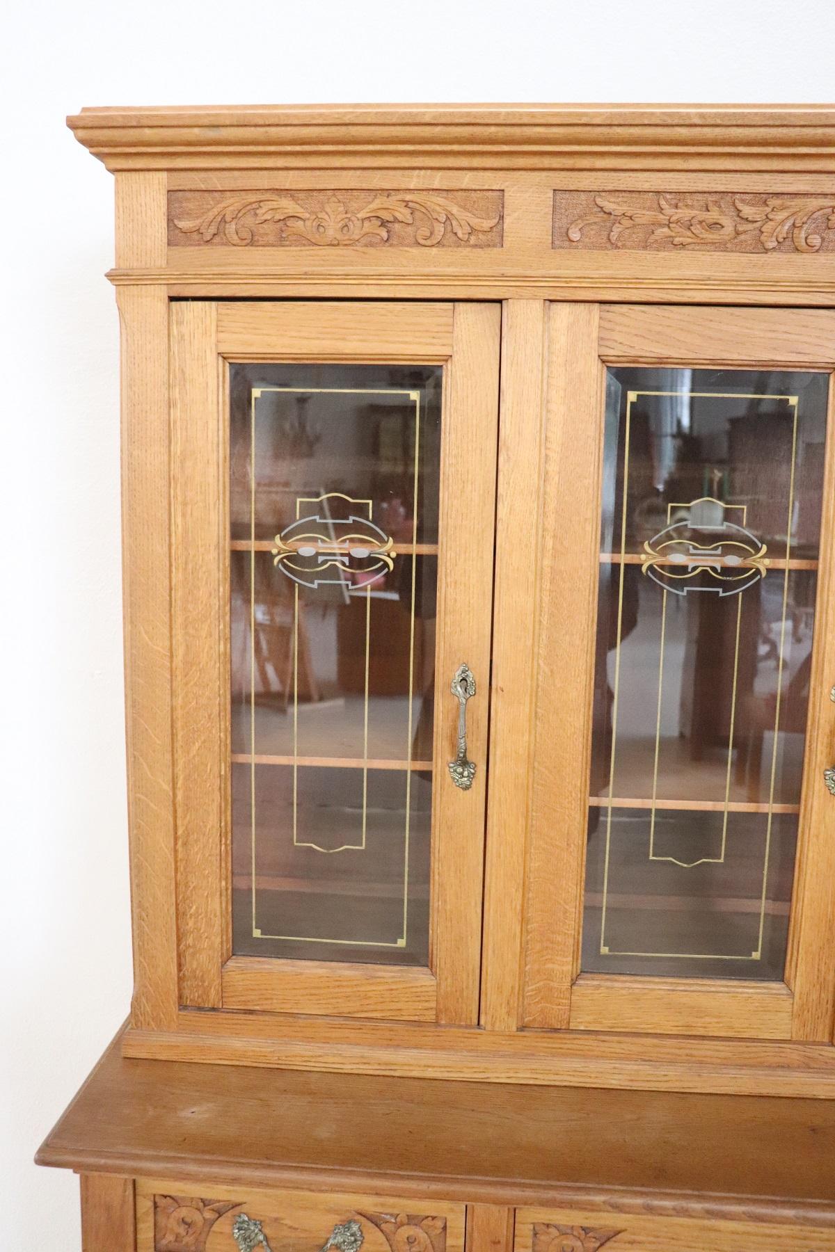20th Century Italian Art Nouveau Solid Chestnut Wood Dining Room Set 8 Pieces In Good Condition In Casale Monferrato, IT