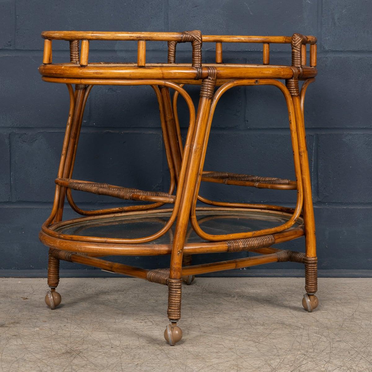Chariot italien pour boissons en bambou du 20ème siècle, vers 1970 en vente 1