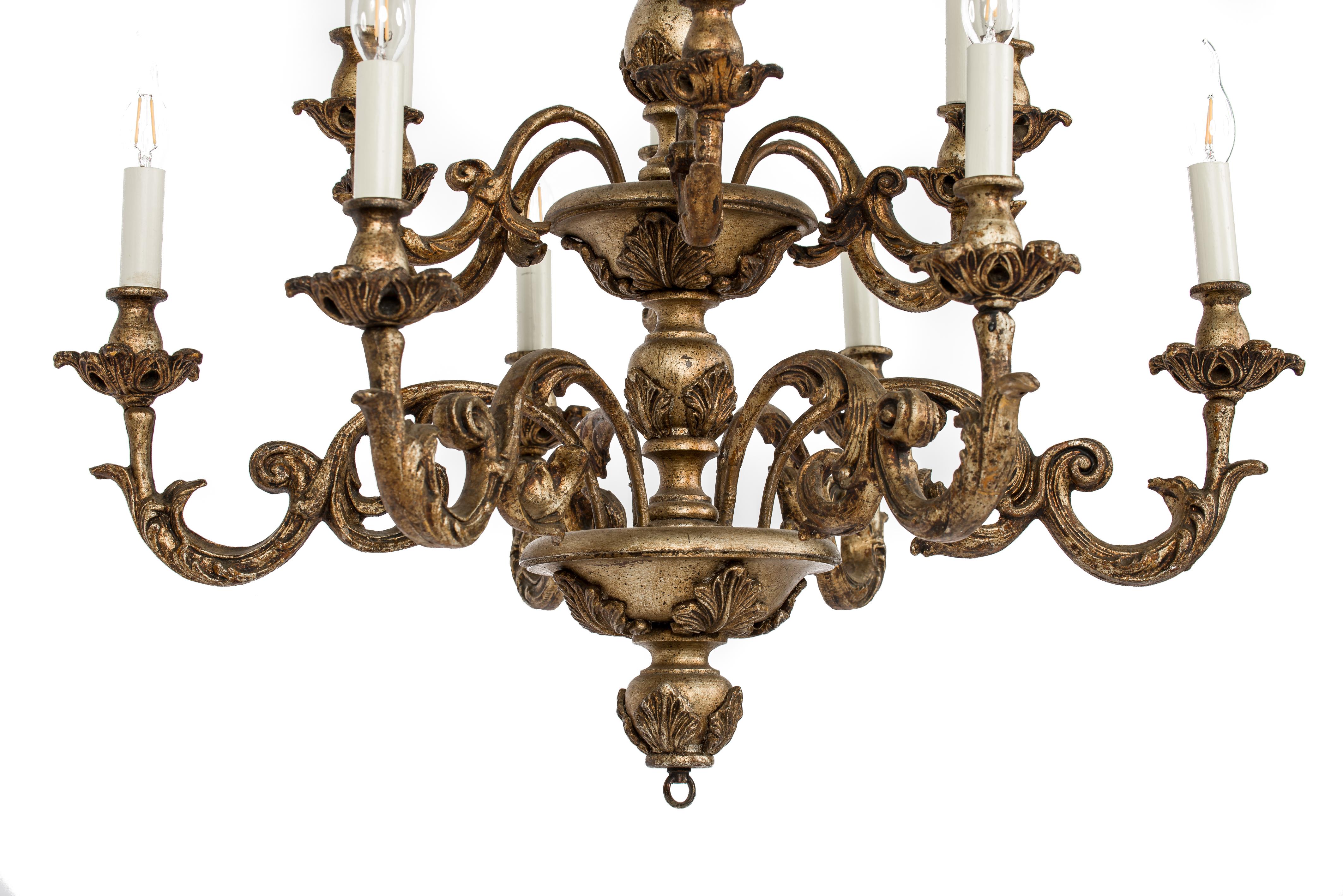 20th Century Italian Baroque Giltwood Two-Tier 12-Arm Florentine Chandelier For Sale 1