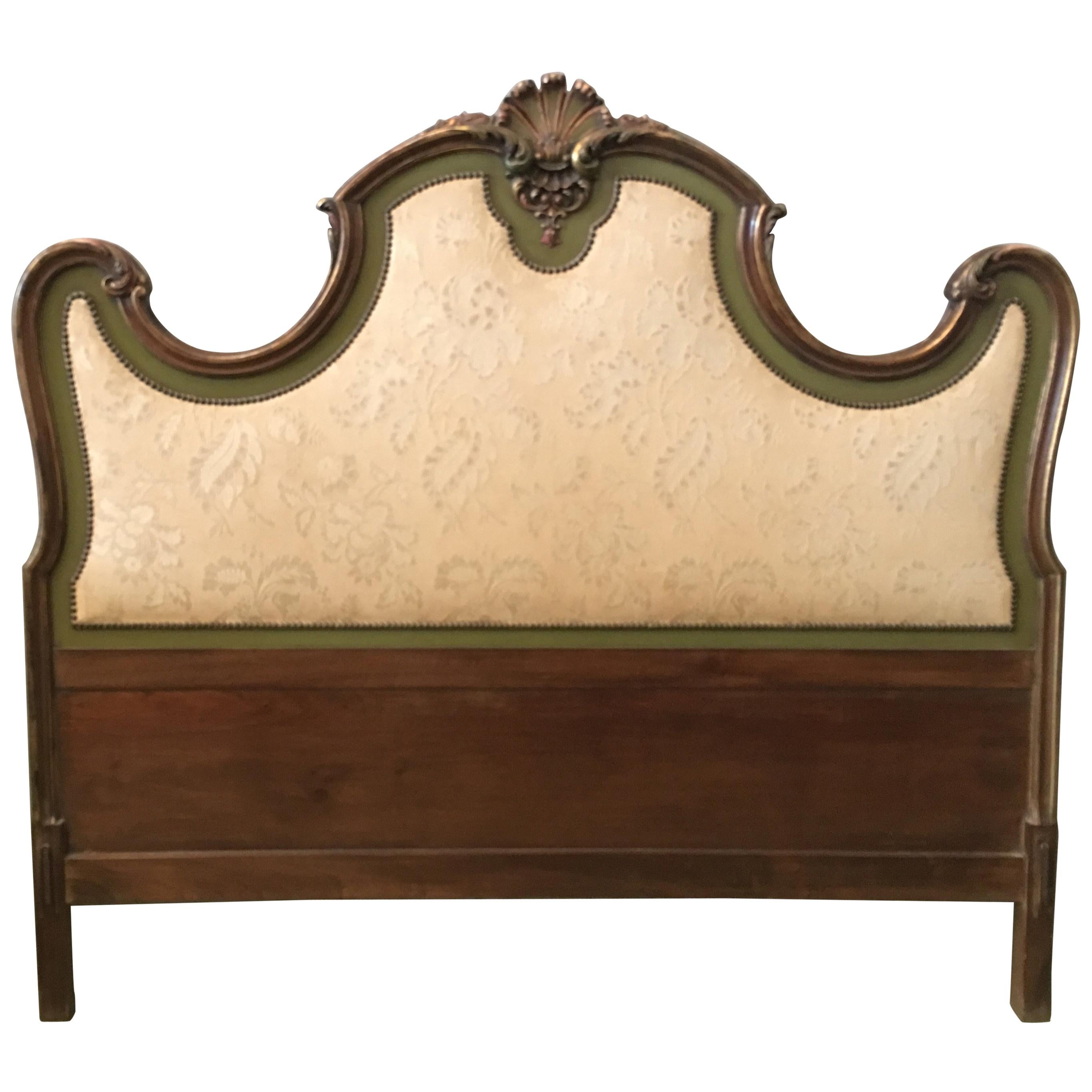 Tête de lit de style baroque italien du 20e siècle en bois sculpté et doré avec tissu en vente