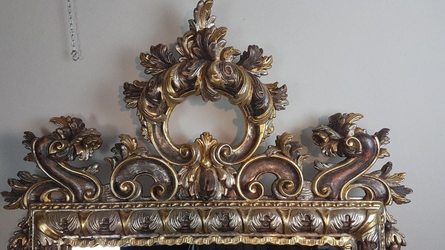 20th Century Italian Baroque Style Carved Gilded Wood Wall Mirror 2