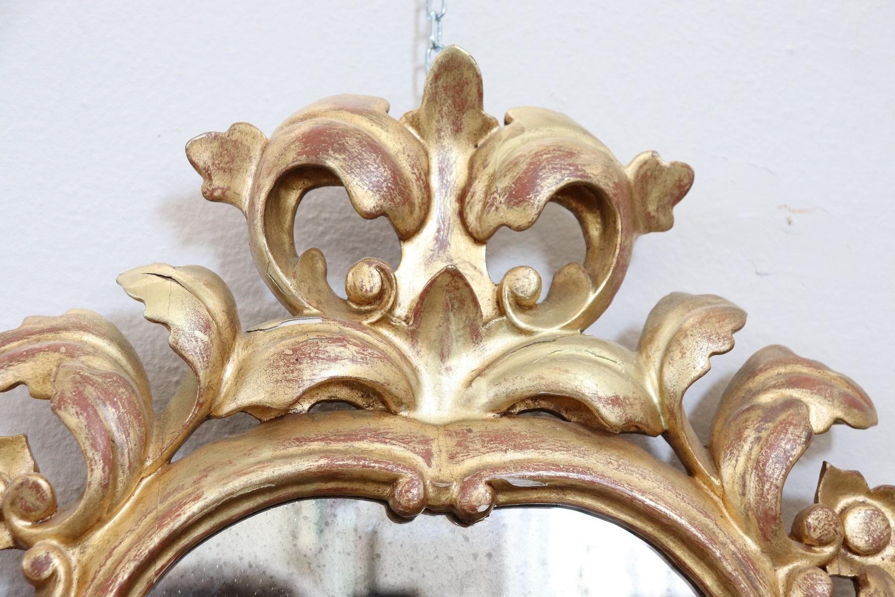 20th Century Italian Baroque Style Gilded Carved Wood Wall Mirror with Candle In Good Condition In Casale Monferrato, IT