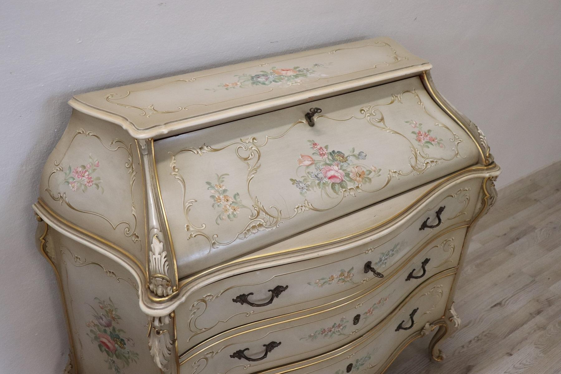 Beautiful Italian commode in Venetian Baroque style in lacquered and painted wood. Cabinet moved and curved with delicate paintings of floral taste and golden borders. Dresser with three comfortable and wide front drawers. When the floor goes down,