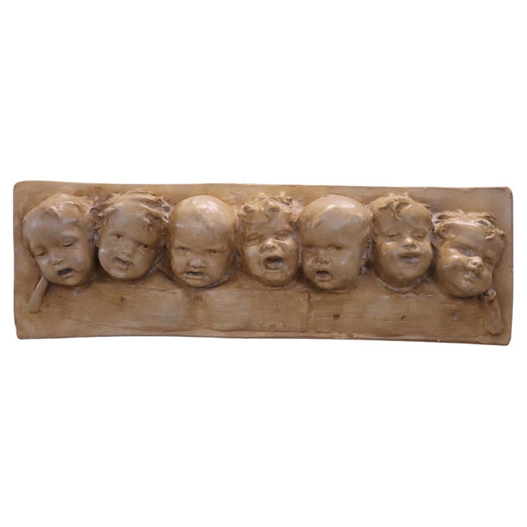 Sculpture italienne en basrelief du XXe siècle en plâtre peint En