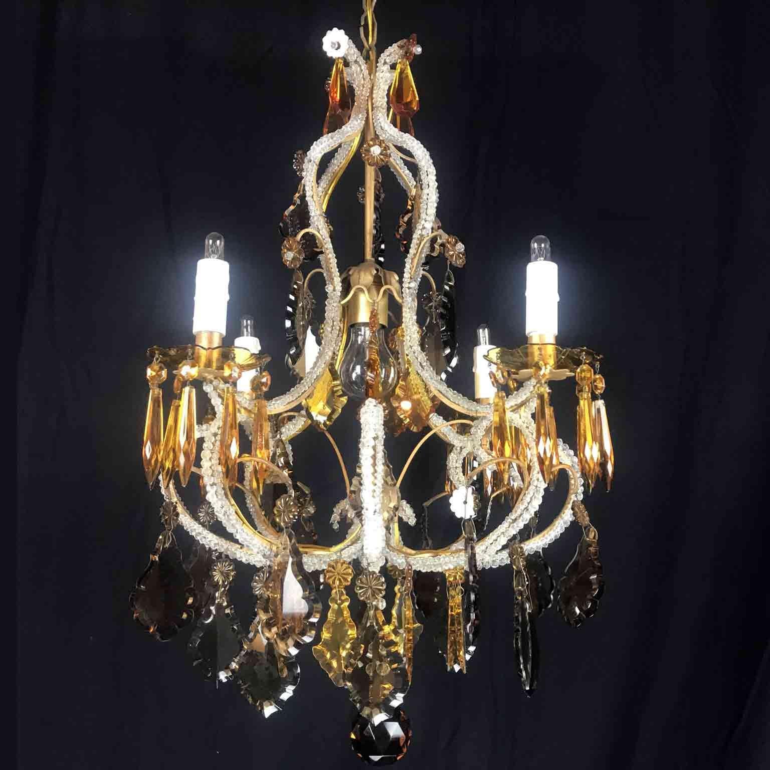 20th century Italian beaded crystal five-light chandelier, a small cage chandelier realized with squared section iron structure, with gilt finish, in good condition, ready to hang. Fully dressed with warm amber yellow and grey color pendants,