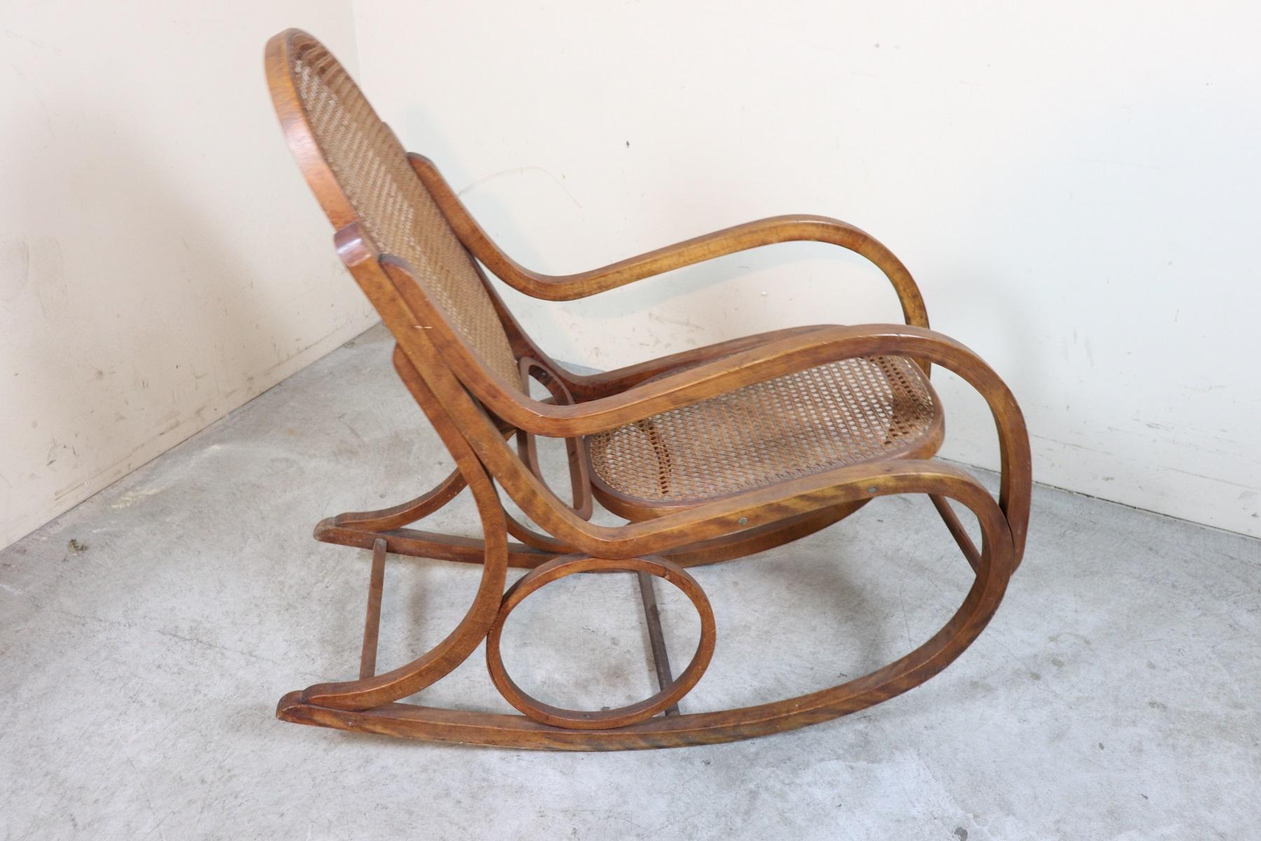 20th Century Italian Bent Beech Rocking Chair in the Style of Gebrüder Thonet 3