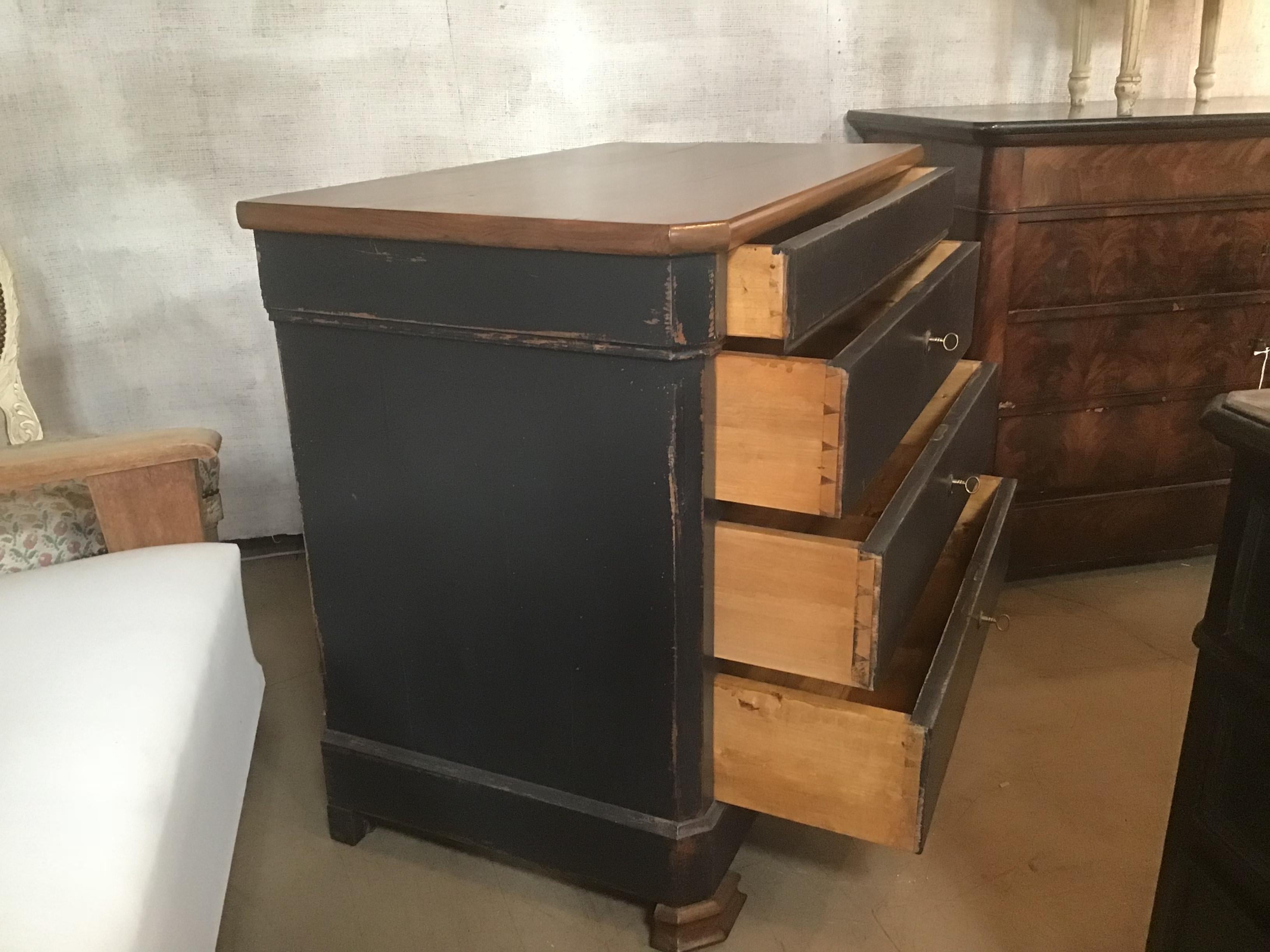 20th Century Italian Black Lacquered Chest of Drawer with Walnut Top, 1900s For Sale 1