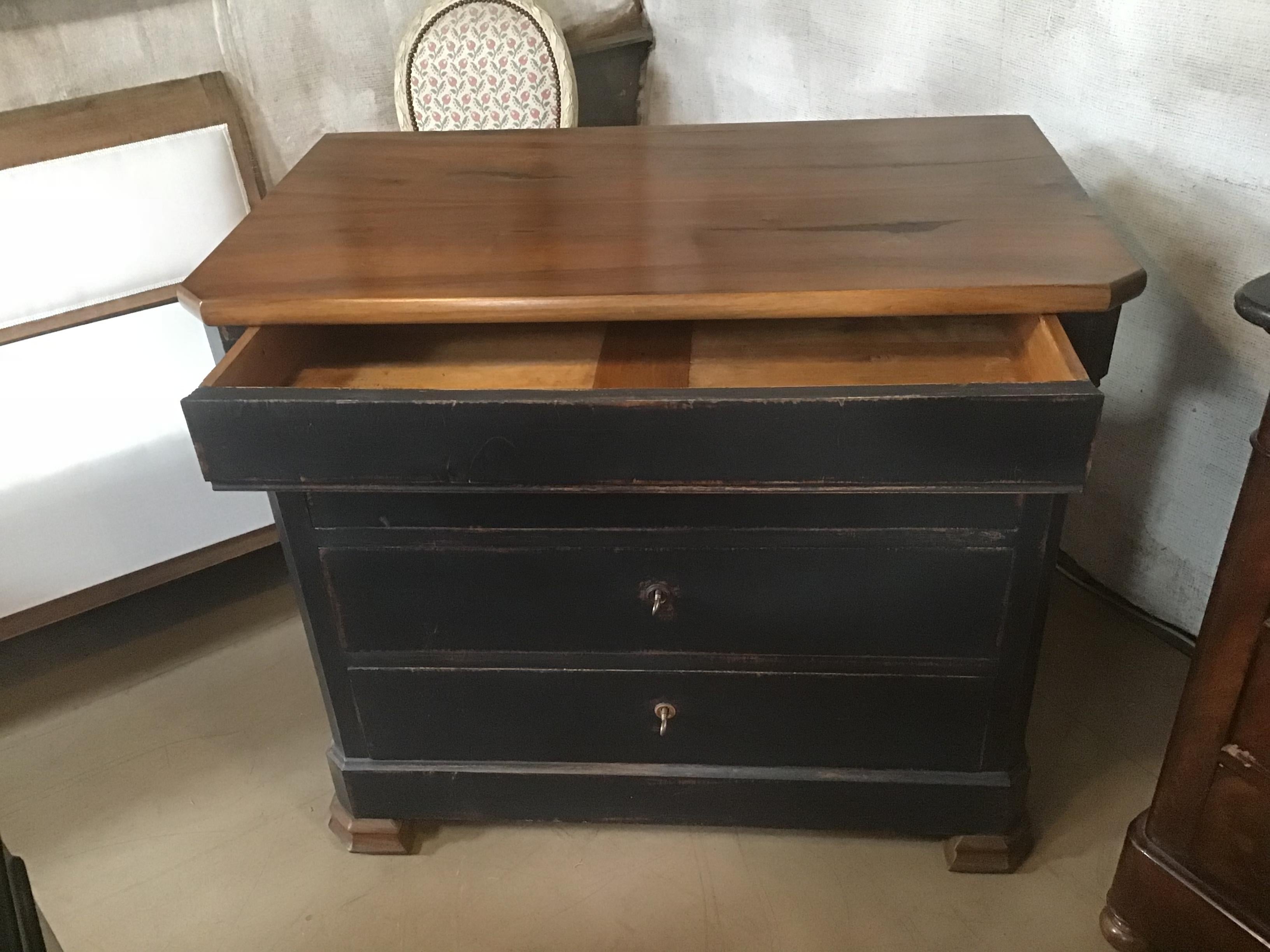 20th Century Italian Black Lacquered Chest of Drawer with Walnut Top, 1900s For Sale 2