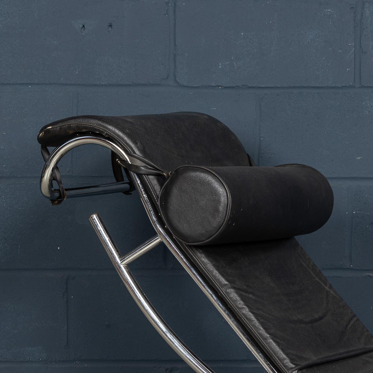 Chaise longue italienne en cuir noir du 20e siècle d'après Le Corbusier c.C. en vente 4