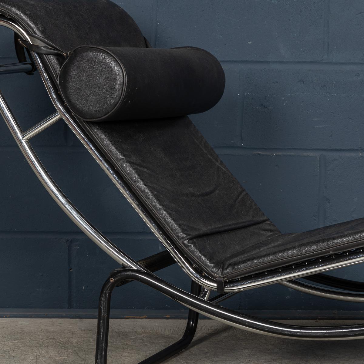 Chaise longue italienne en cuir noir du 20e siècle d'après Le Corbusier c.C. en vente 5