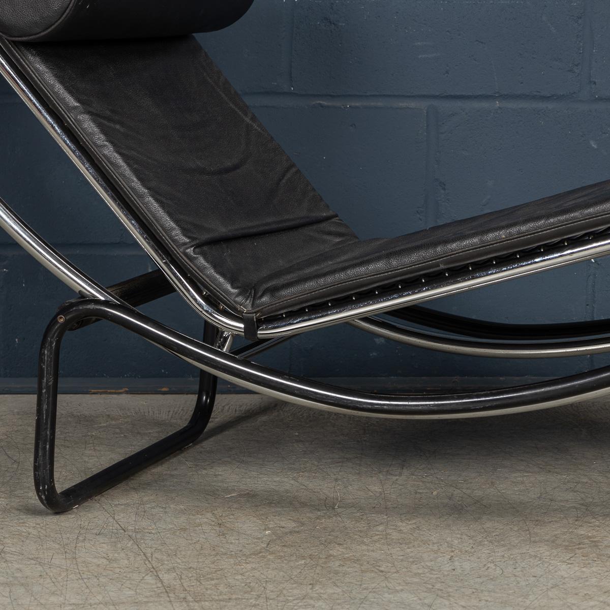 Chaise longue italienne en cuir noir du 20e siècle d'après Le Corbusier c.C. en vente 6