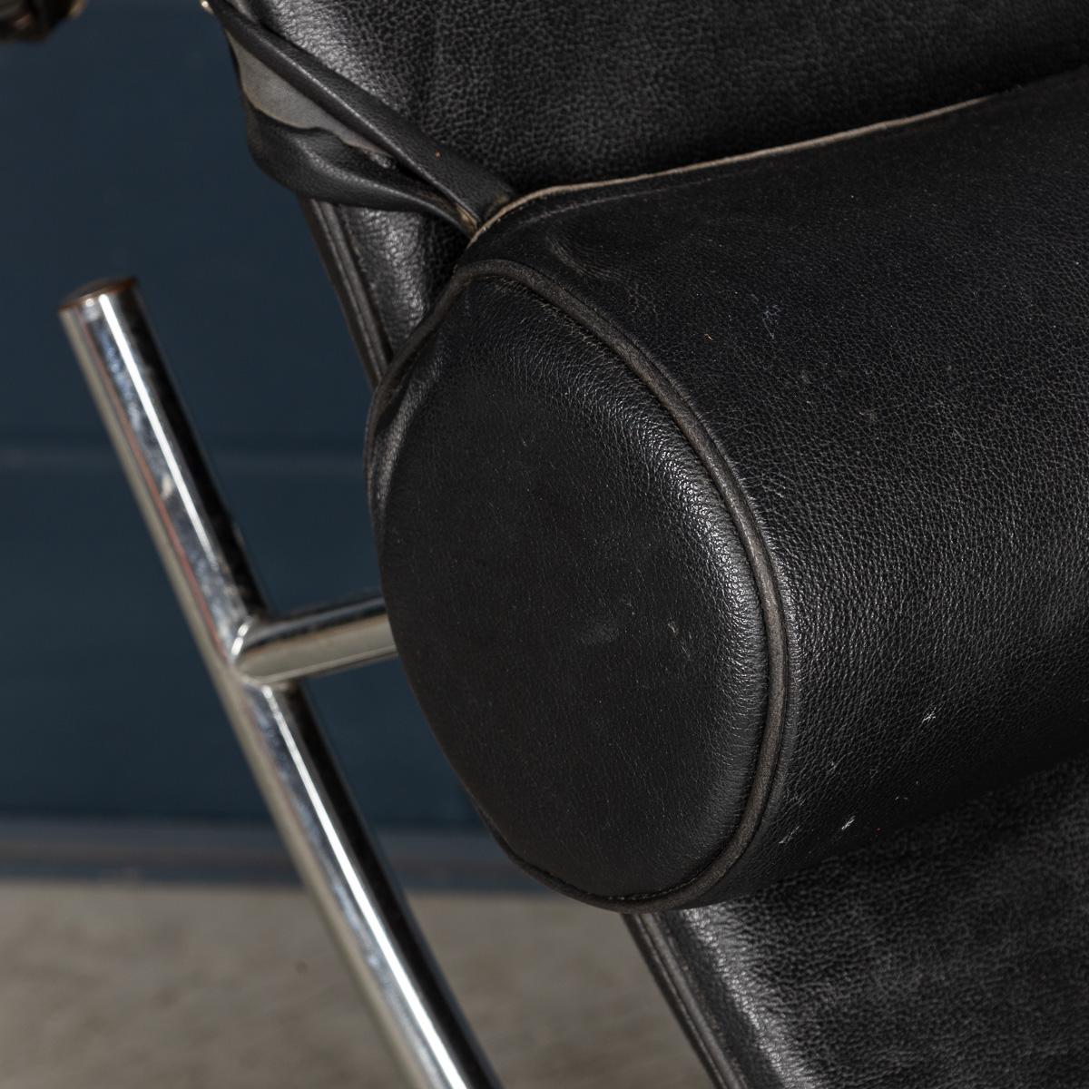 Chaise longue italienne en cuir noir du 20e siècle d'après Le Corbusier c.C. en vente 8