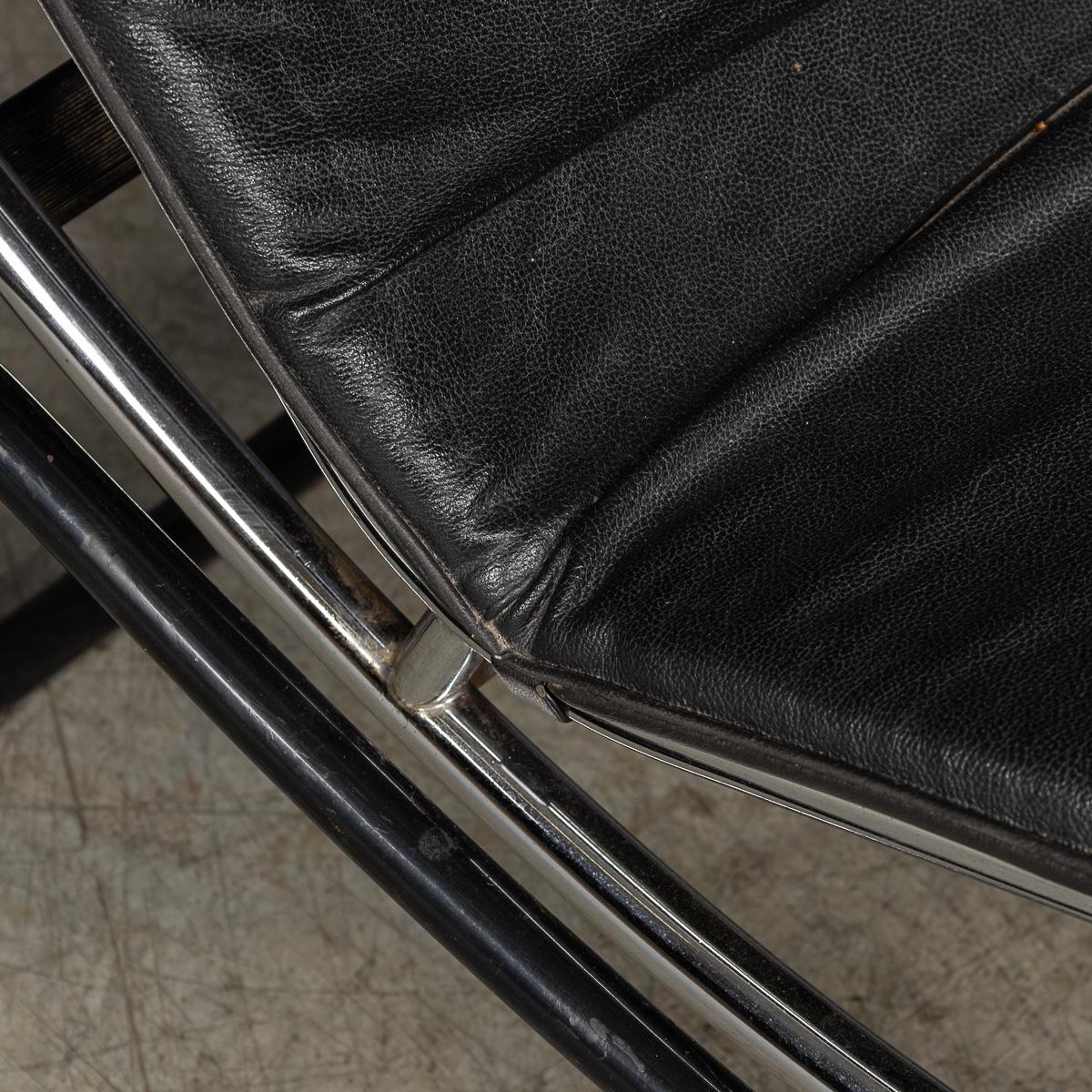 Chaise longue italienne en cuir noir du 20e siècle d'après Le Corbusier c.C. en vente 9