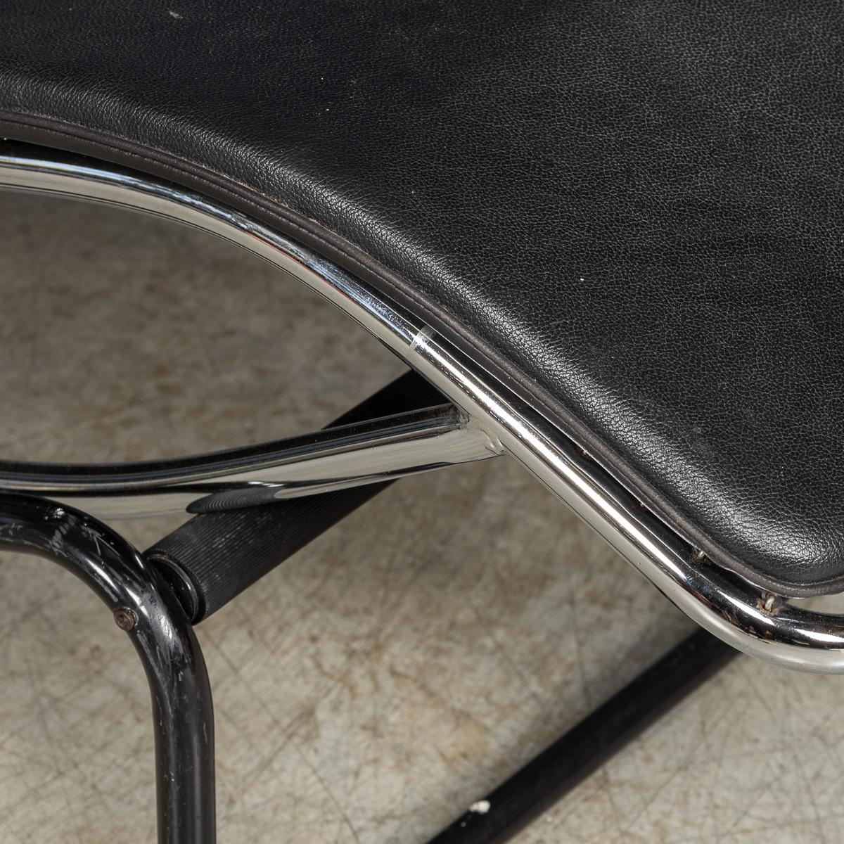 Chaise longue italienne en cuir noir du 20e siècle d'après Le Corbusier c.C. en vente 10