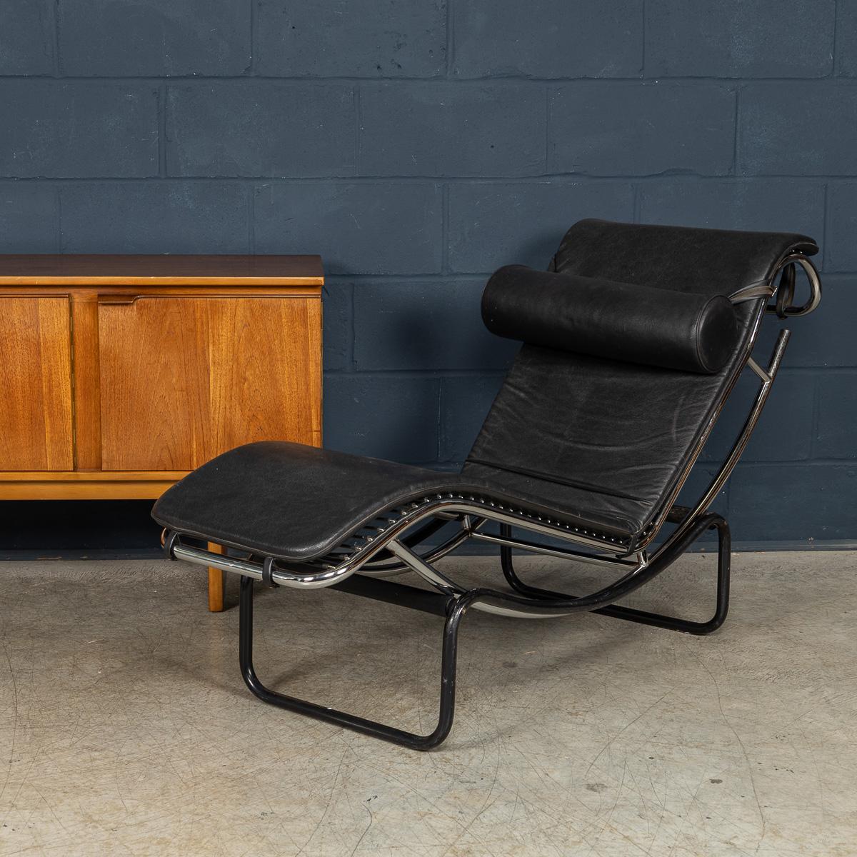 Autre Chaise longue italienne en cuir noir du 20e siècle d'après Le Corbusier c.C. en vente