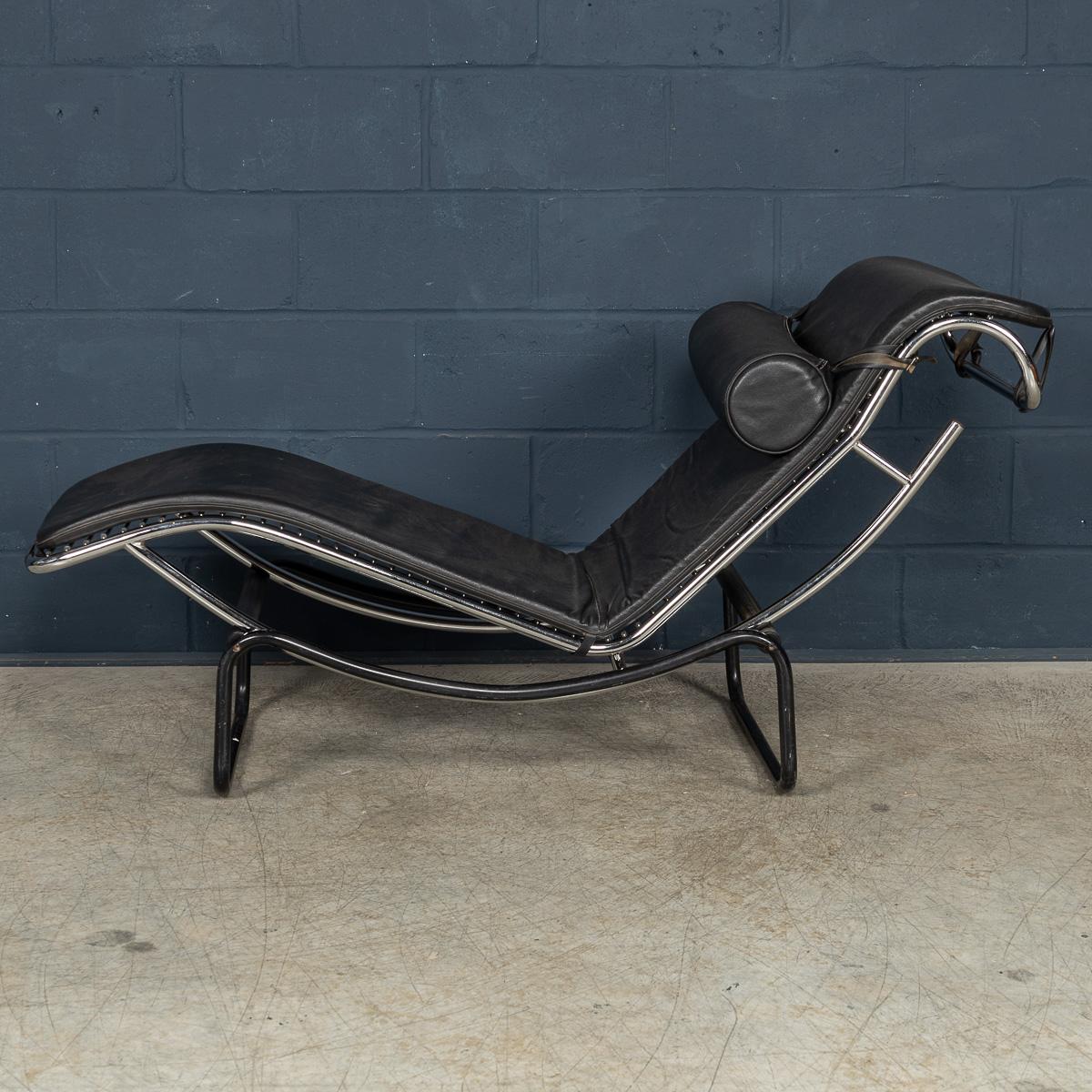 Chaise longue italienne en cuir noir du 20e siècle d'après Le Corbusier c.C. Bon état - En vente à Royal Tunbridge Wells, Kent
