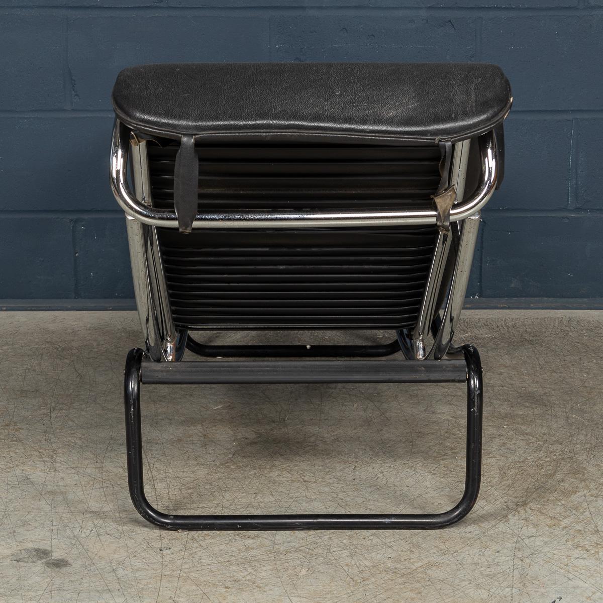 20ième siècle Chaise longue italienne en cuir noir du 20e siècle d'après Le Corbusier c.C. en vente