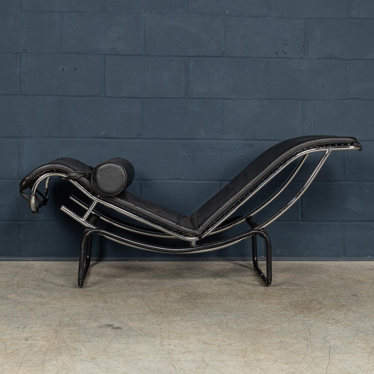 Chaise longue italienne en cuir noir du 20e siècle d'après Le Corbusier c.C. en vente 3