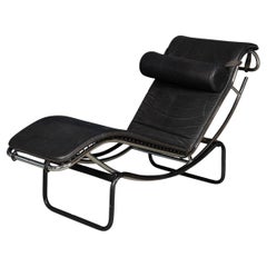 20th Century Italian Black Leather Chaise Lounge After Le Corbusier c.1980