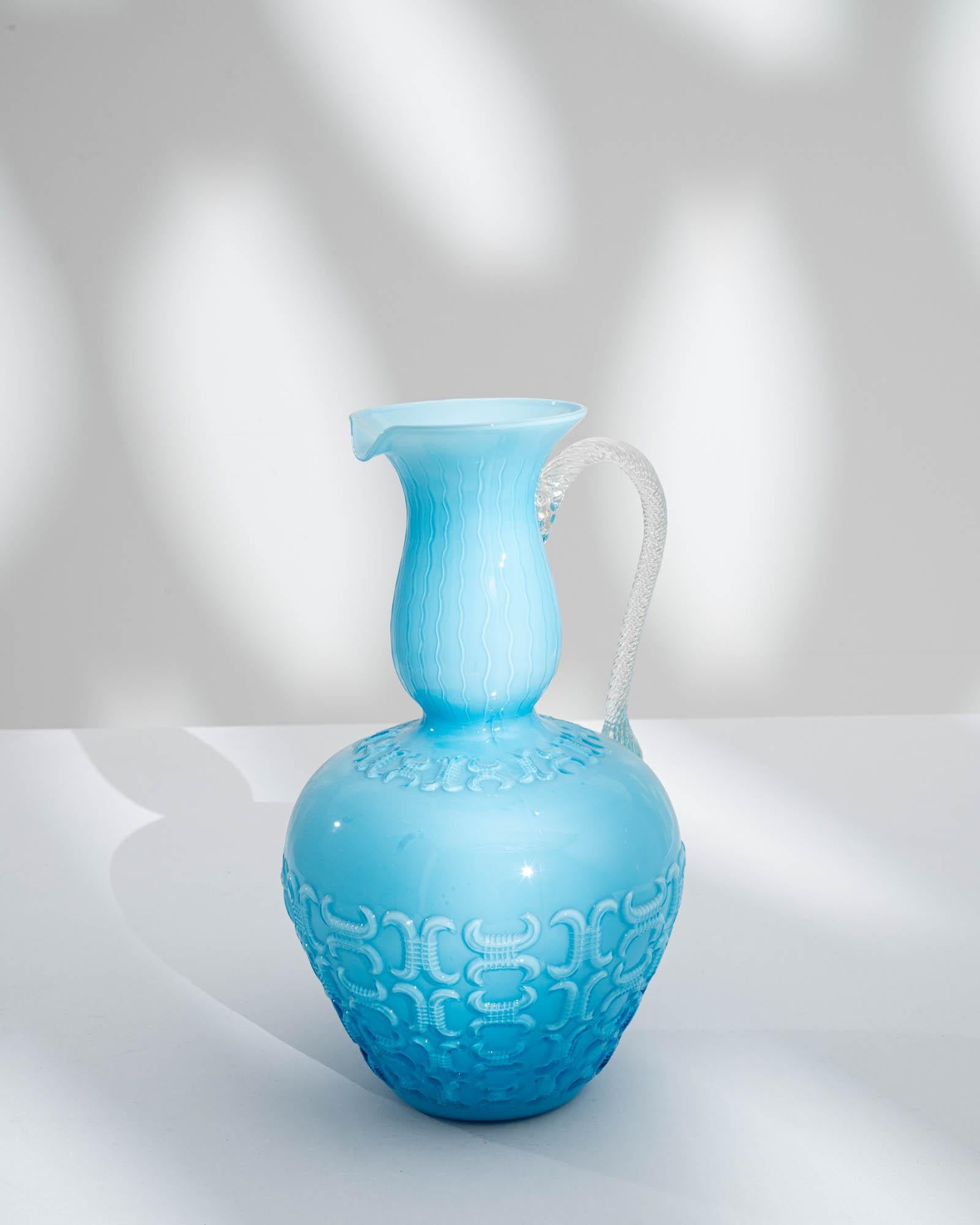 Pichet italien en verre bleu du 20ème siècle Bon état - En vente à High Point, NC