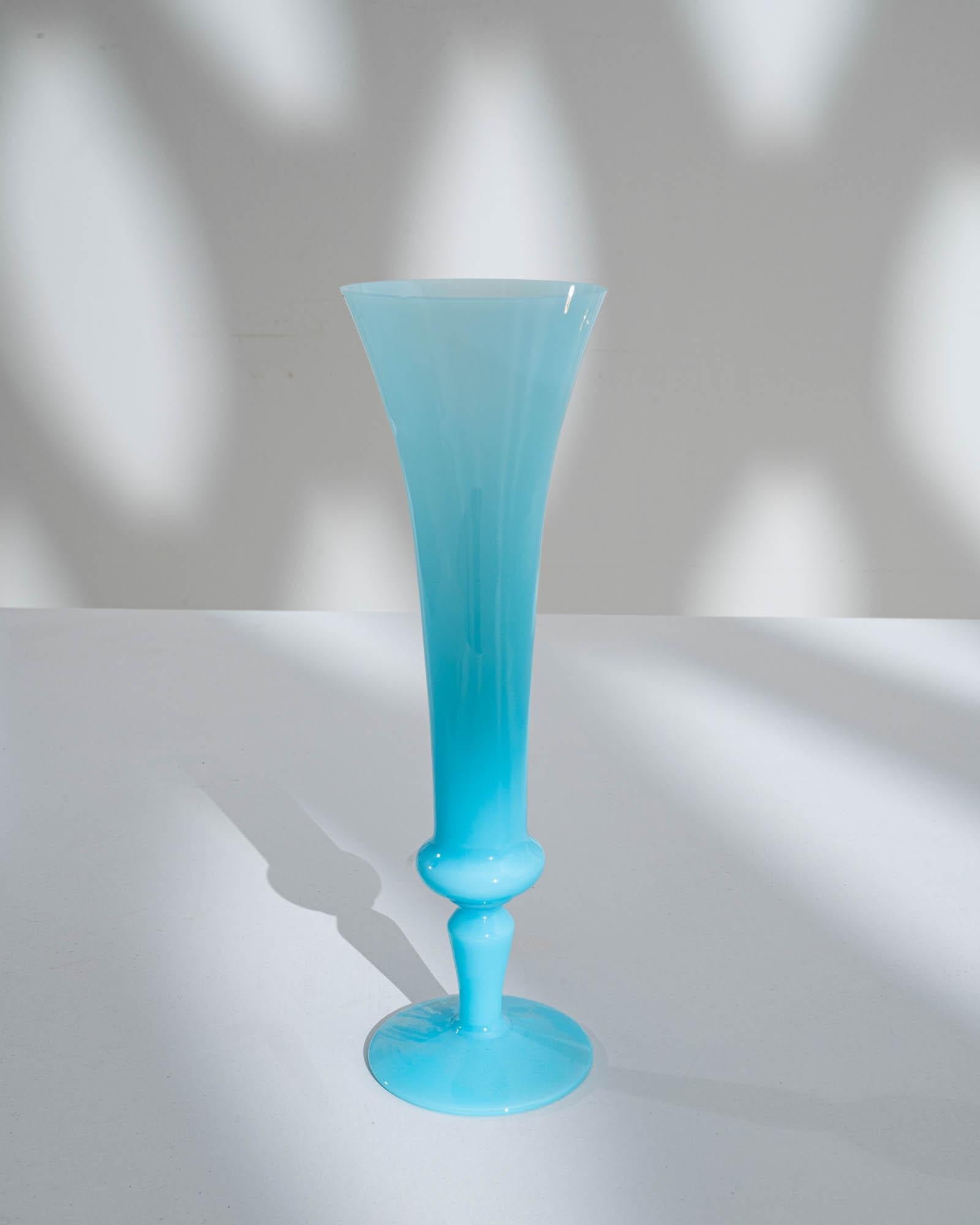 Vase en verre bleu italien du 20e siècle en vente 1
