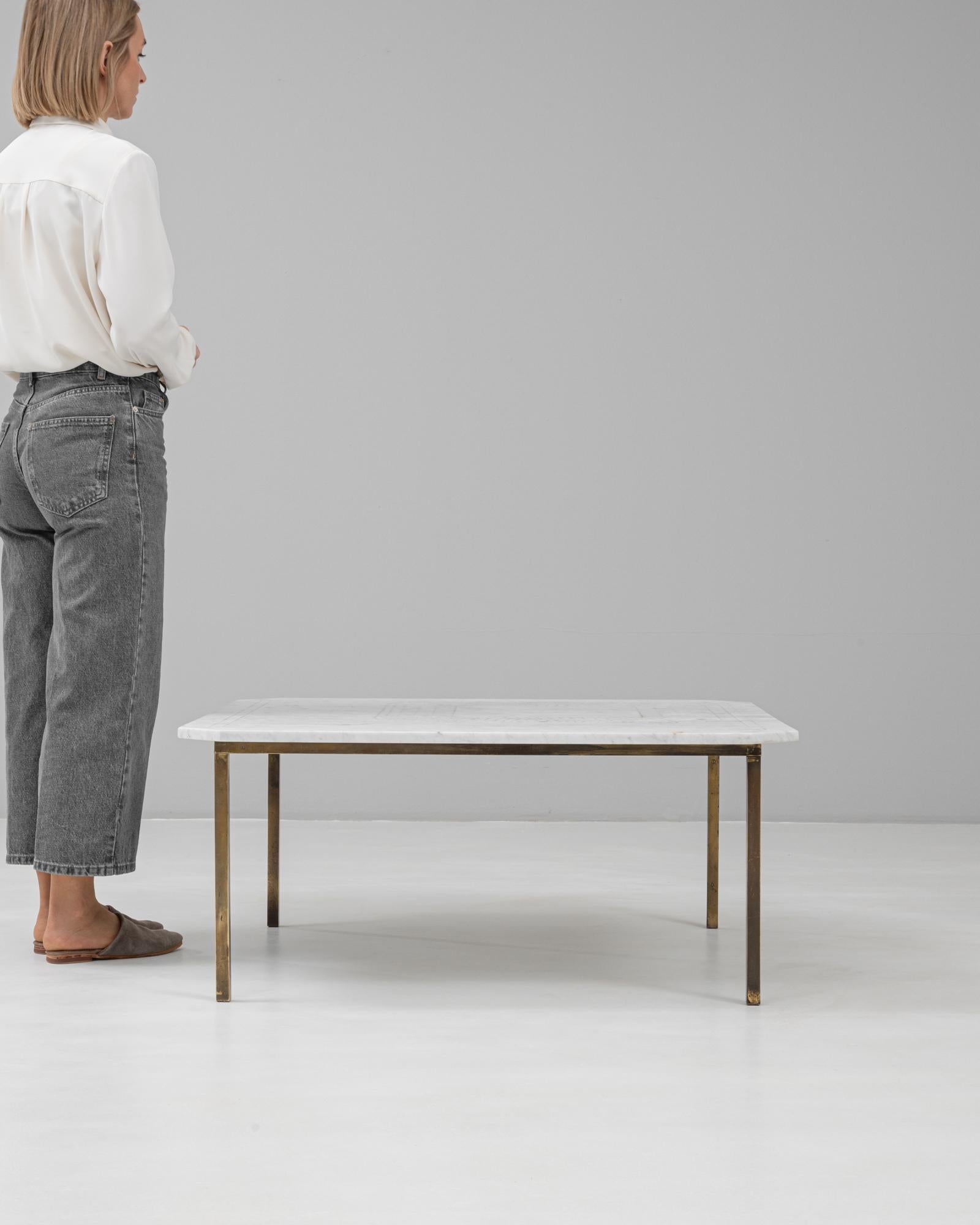 Mesa de centro italiana del siglo XX de latón con tapa de mármol Italiano en venta