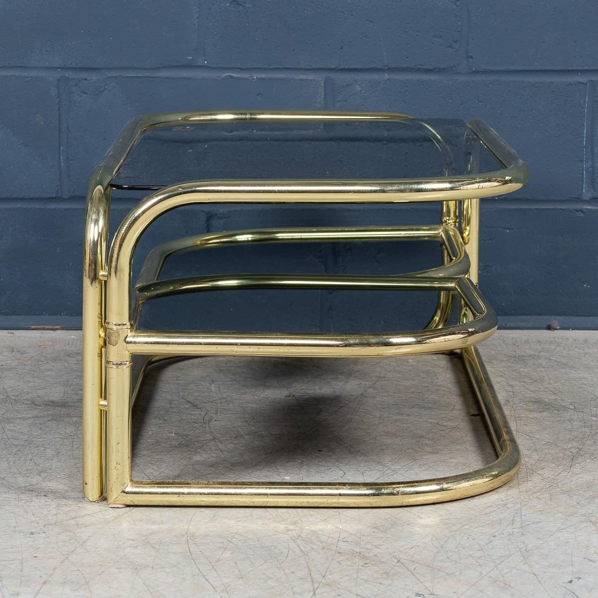Italienischer Couchtisch mit Messingrahmen aus Rauchglas aus dem 20. Jahrhundert von Morex, um 1980 im Zustand „Gut“ im Angebot in Royal Tunbridge Wells, Kent