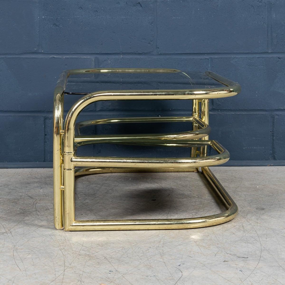 Italienischer Couchtisch mit Messingrahmen aus Rauchglas aus dem 20. Jahrhundert von Morex, um 1980 im Angebot 2
