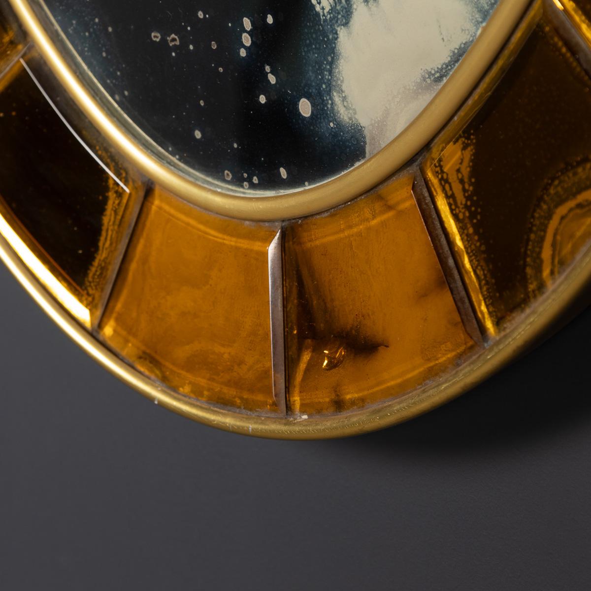 Laiton Miroir ovale italien du 20ème siècle en laiton et verre par Cristal Arte, vers 1950 en vente