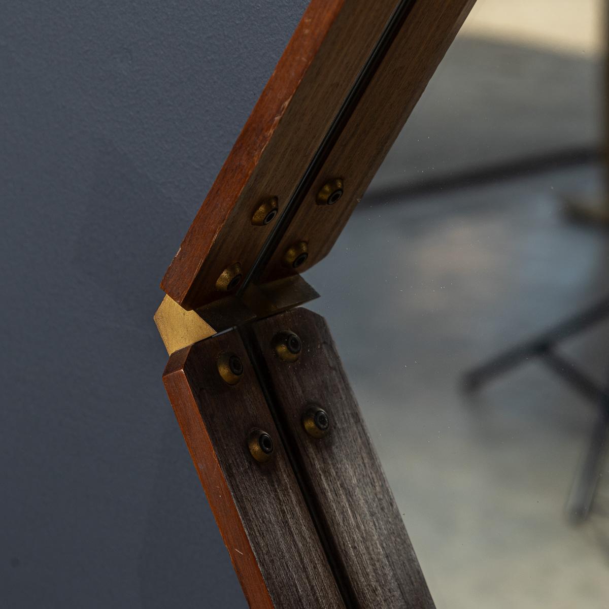 20ième siècle Miroir hexagonal italien du 20e siècle en laiton et Wood C.C. en vente