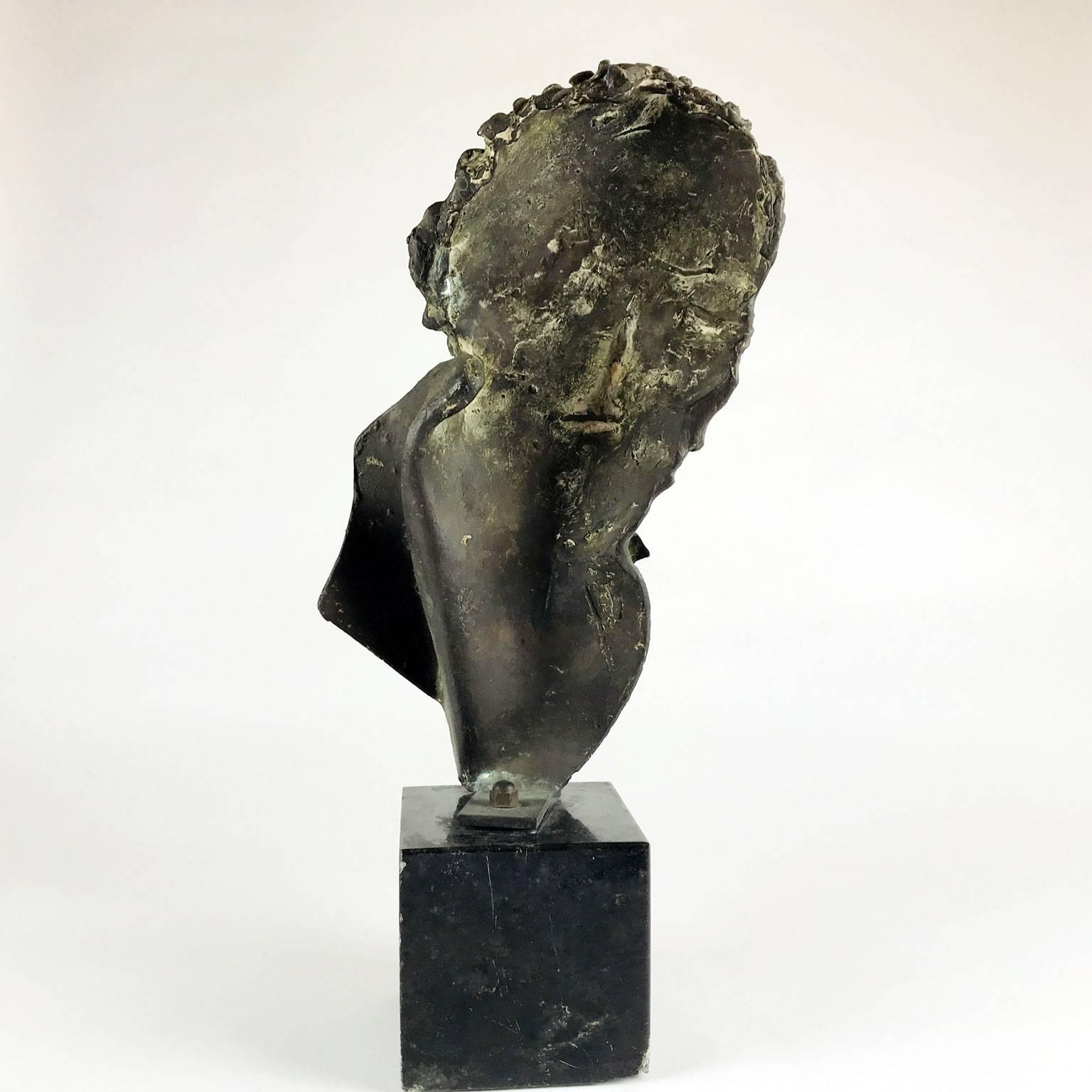 20th Century Italian Bronze Bust of a Man with Bow Tie by Dora Bassi, 1970 For Sale 7