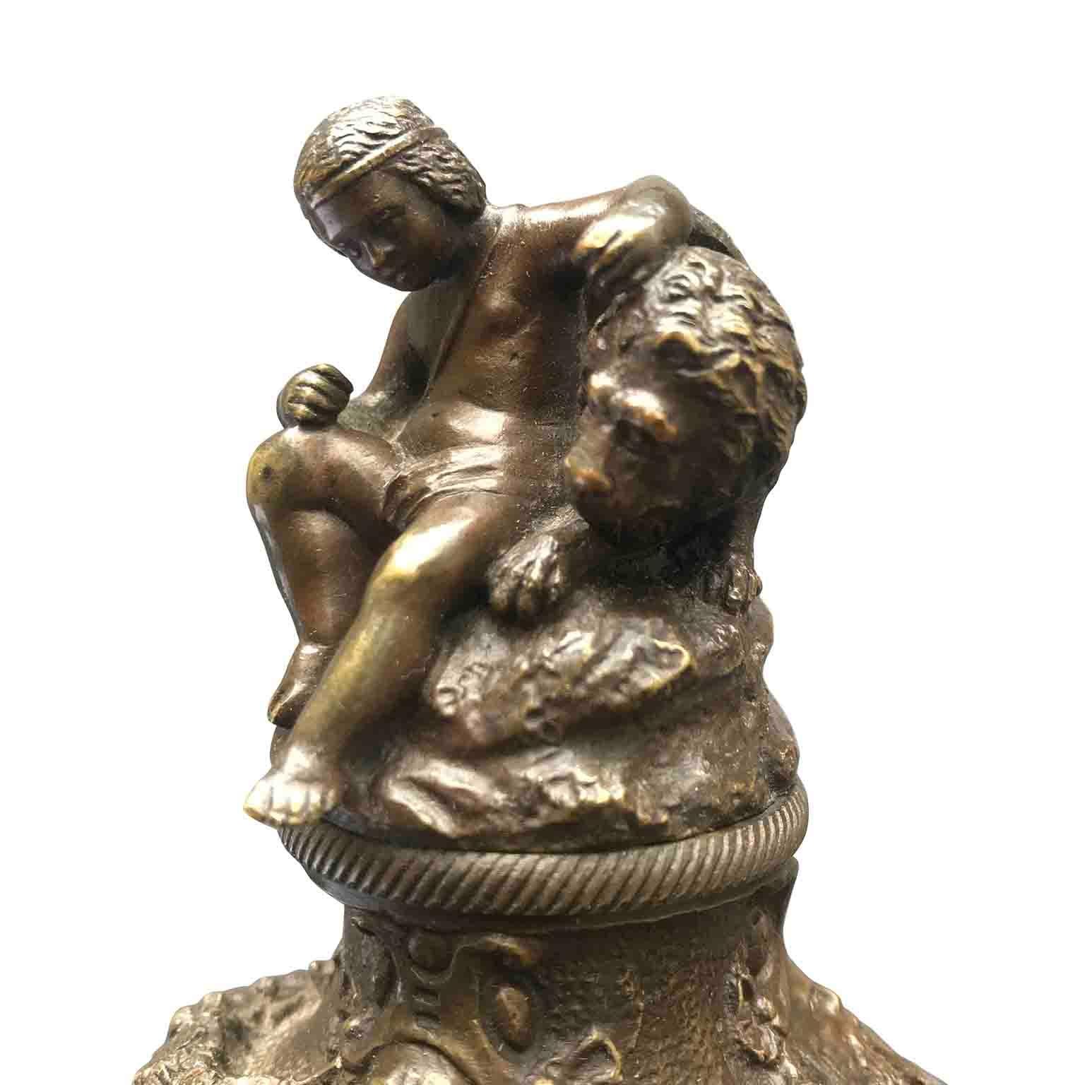 20th Century Italian Bronze Inkwell with Bull Heads and Putti Embracing Lion For Sale 4