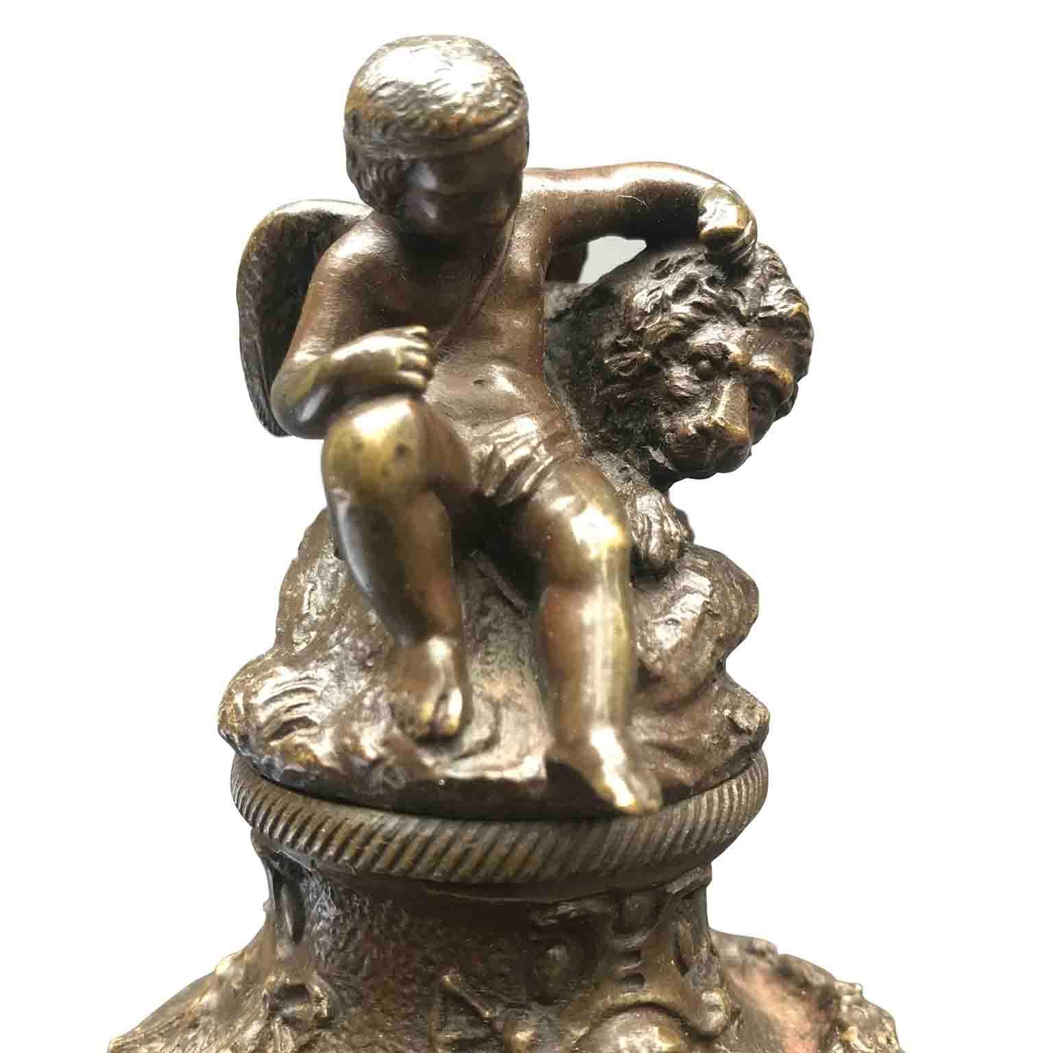20th Century Italian Bronze Inkwell with Bull Heads and Putti Embracing Lion For Sale 5