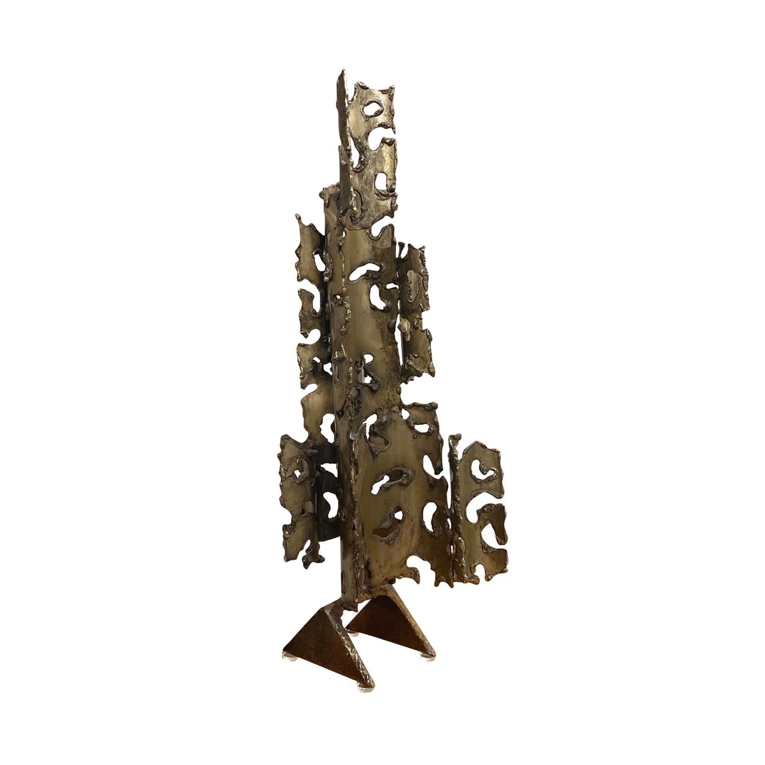 Hand-Crafted 20th Century Italian Brutalist Metal Sculpture - Vintage Abstract Décor Piece For Sale