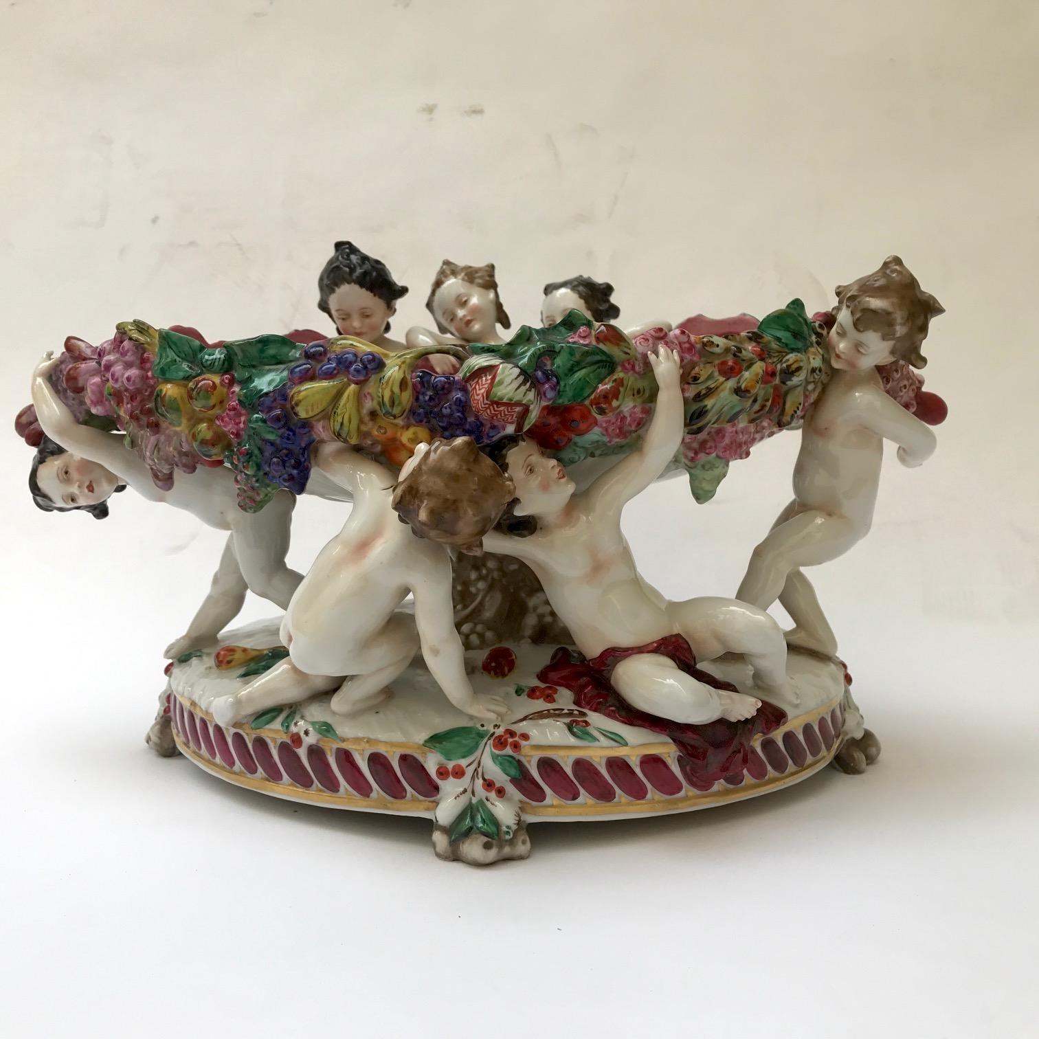 20th Century Italian Capodimonte Oval Centerpiece with Putti and Fruit In Good Condition In Milan, IT