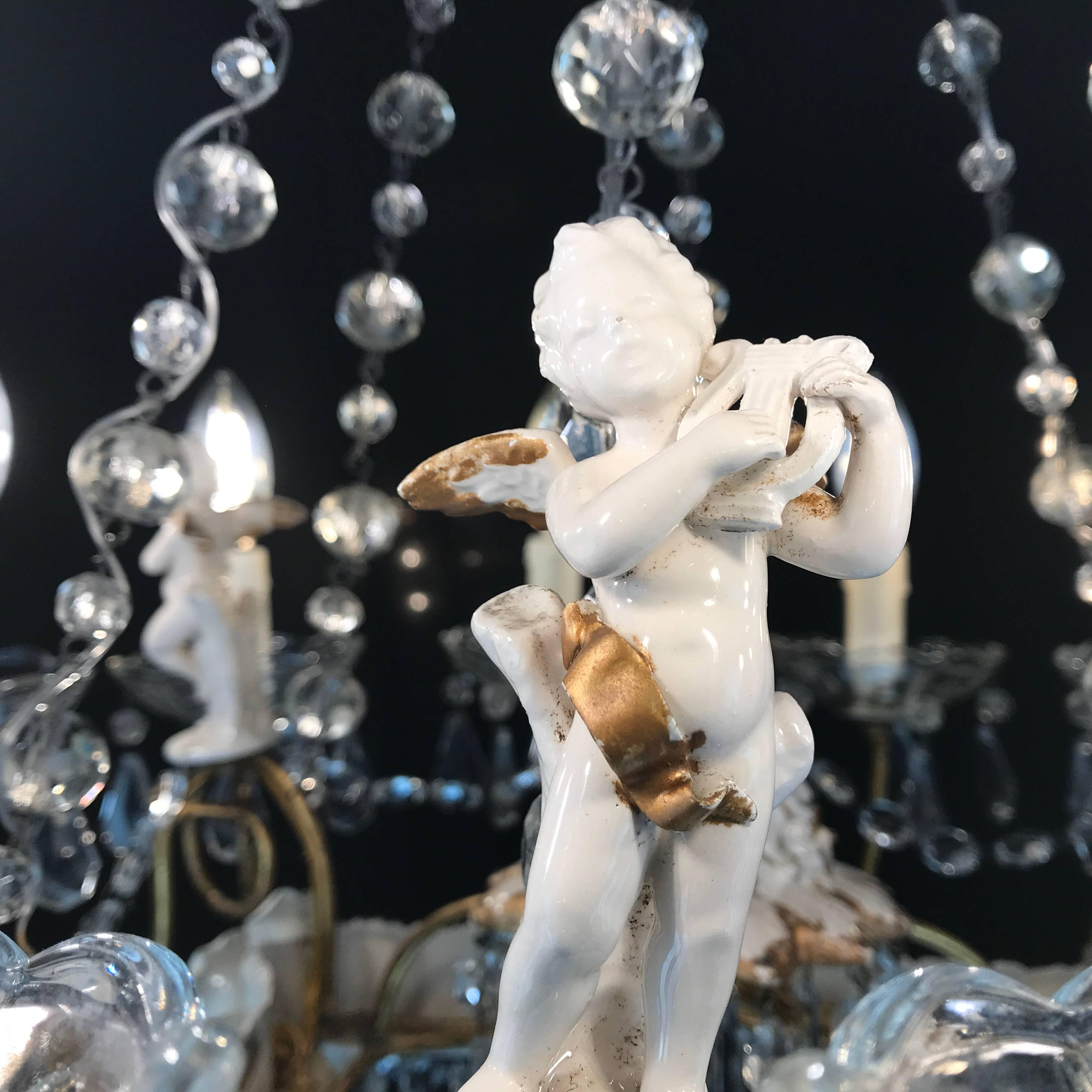 20th Century Italian Capodimonte White Porcelain Chandelier with Putti In Good Condition In Milan, IT