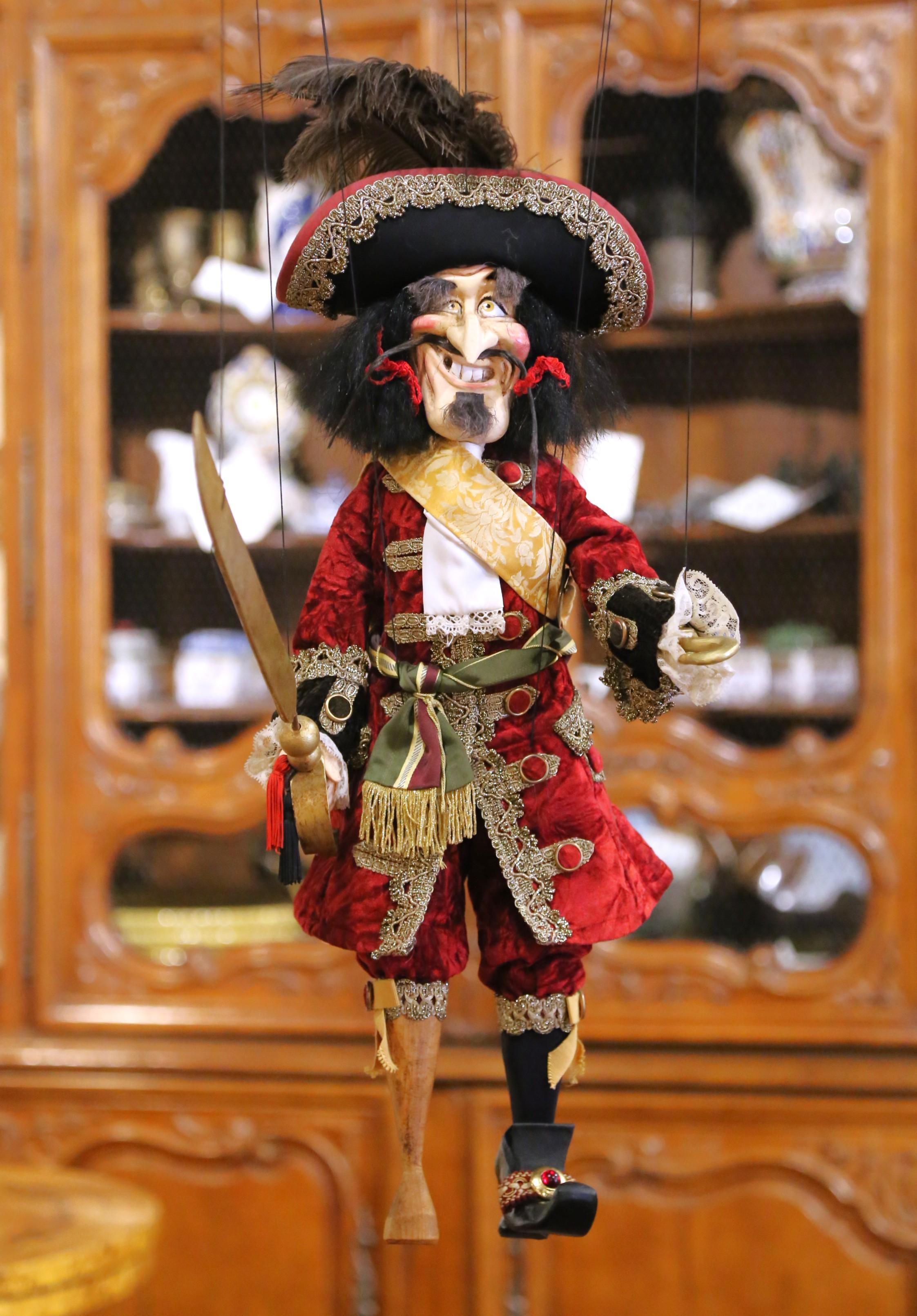 Marionetta di Capitan Uncino italiana del XX secolo In condizioni ottime in vendita a Dallas, TX