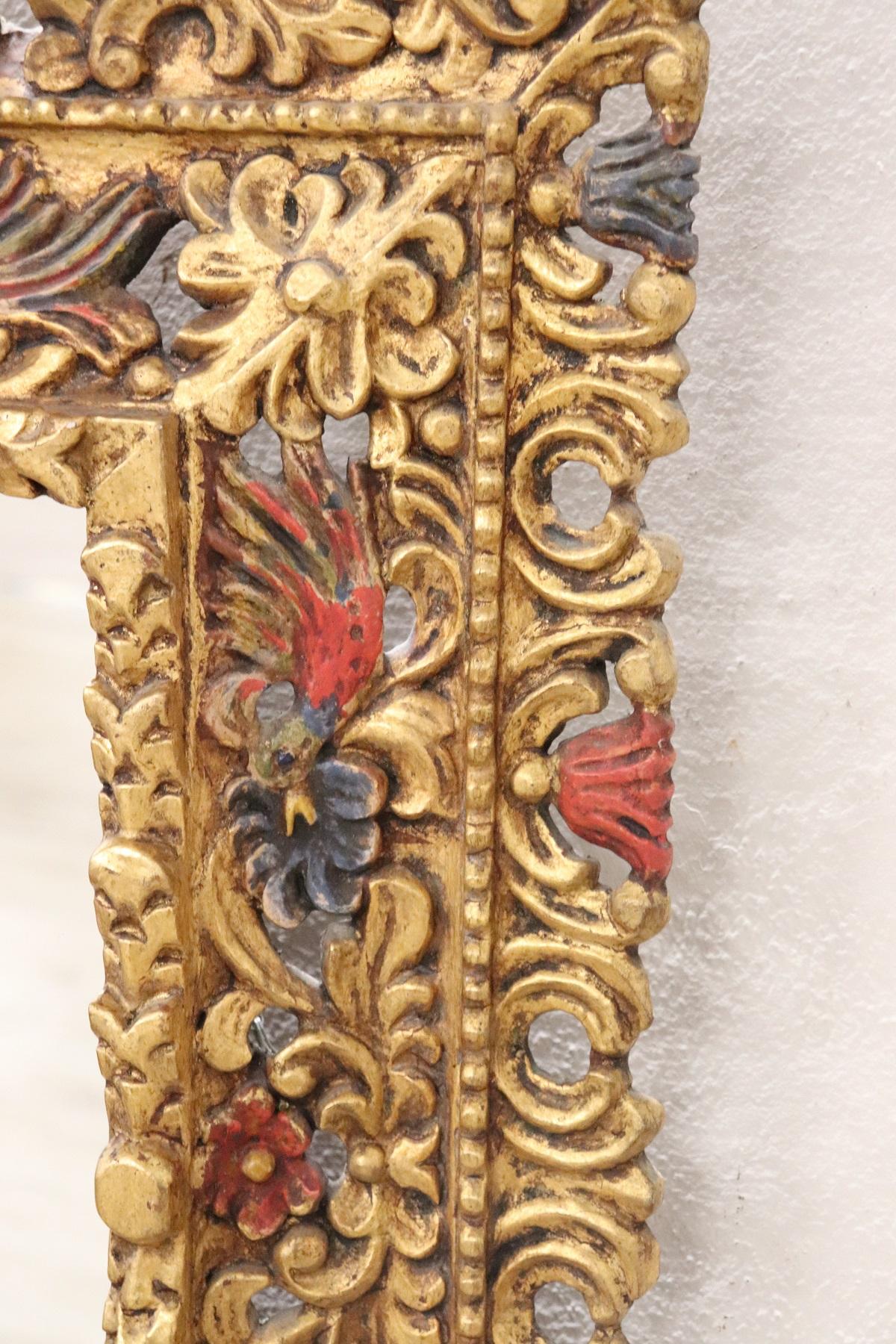 20th Century Italian Carved and Gilded Wood Wall Mirror In Good Condition In Casale Monferrato, IT