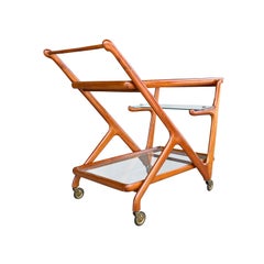 Chariot-bar italien Cassina du XXe siècle, chariot de service en noyer par Cesare Lacca