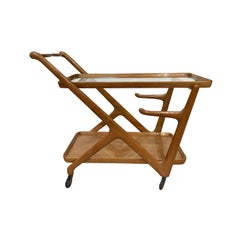 Carrello da bar in noce Cassina del XX secolo, carrello da tè di Cesare Lacca