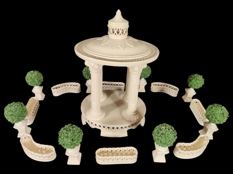 20th century Italian centerpiece
Elegant Italian center in porcelain. In excellent condition. Approx measures: 60 cm high
Good condition.