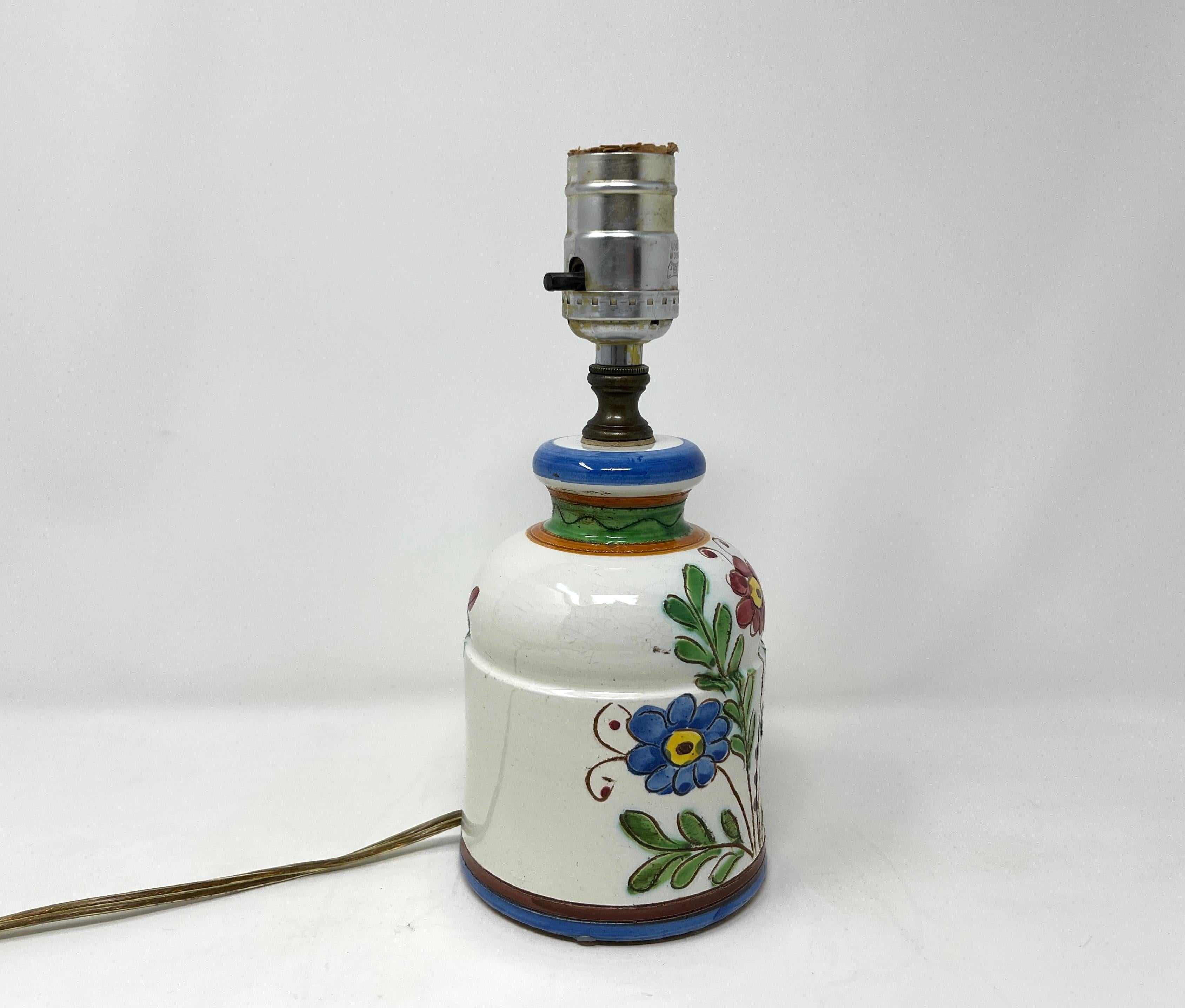 Charming 20th-century petite ceramic table lamp, finished with a Sgraffitto outline of the flowers and leaves, revealing the clay beneath, then hand painted and glazed. Most likely of Italian manufacture. Cheerful floral hand-painted decoration in