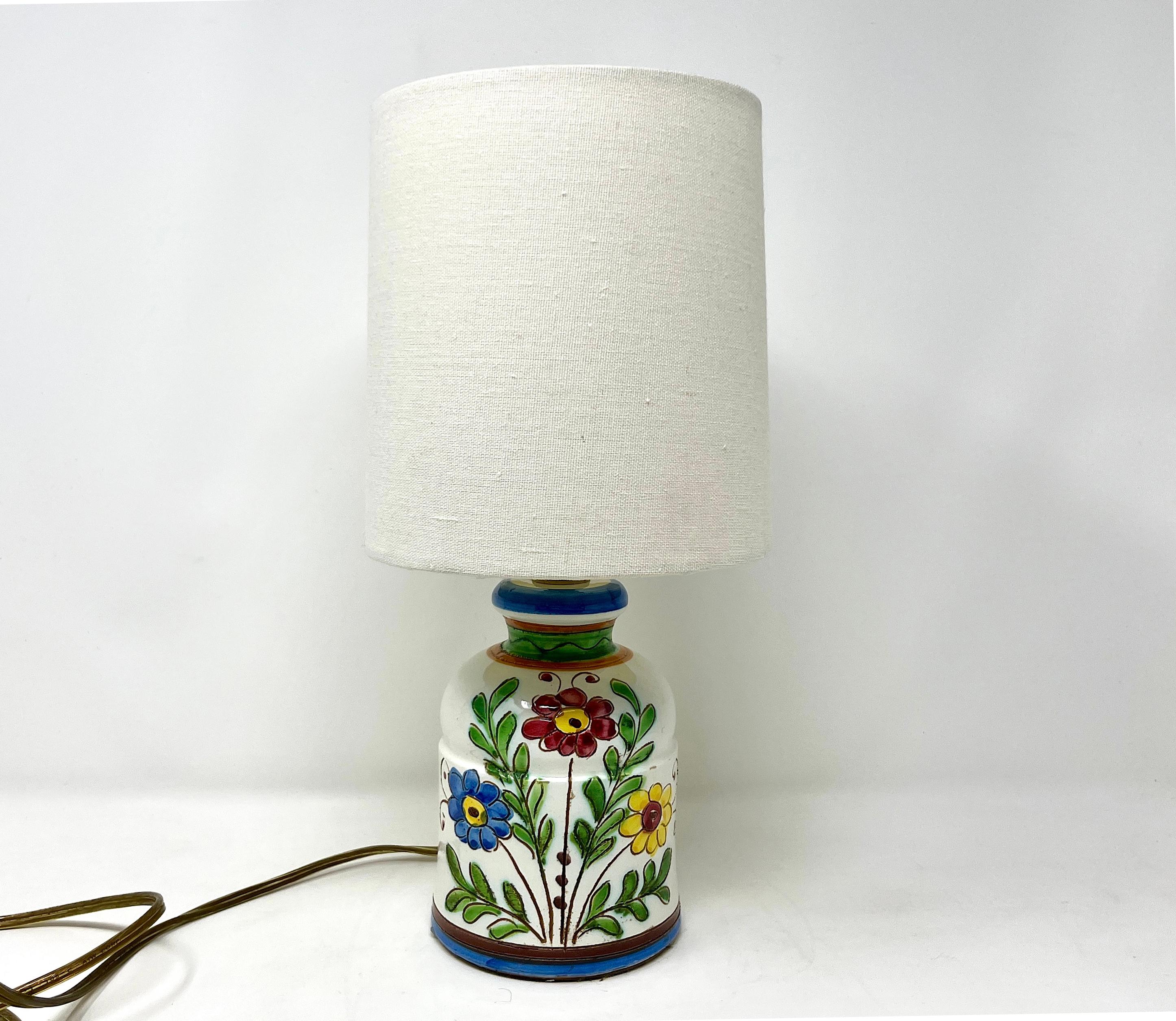 20th Century Italian Ceramic Hand-painted Petite Lamp, Sgraffitto Floral Design For Sale 1