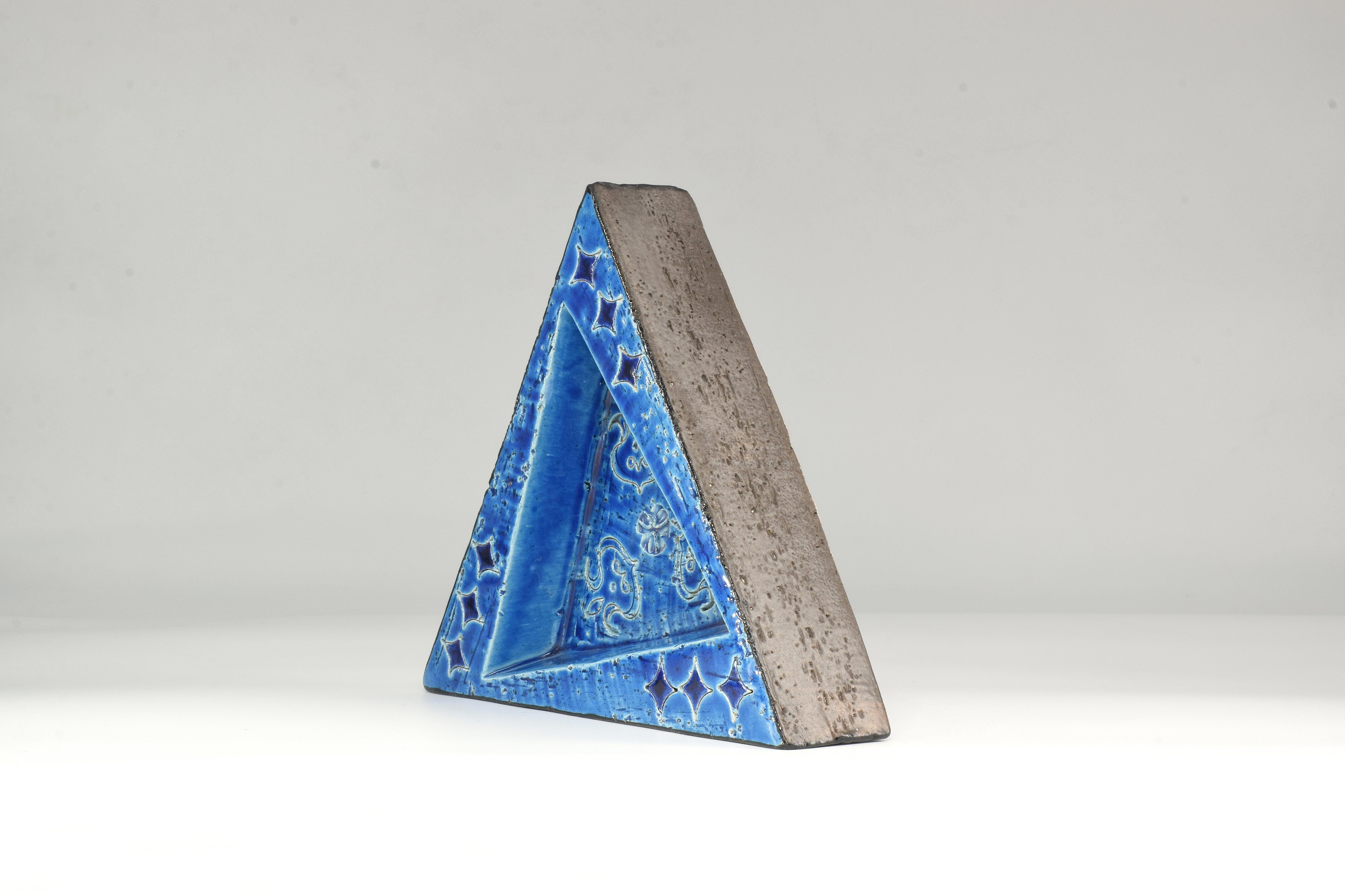 A 1970s Italian triangular-shaped ashtray in charming nuances of blue. Composed of ceramic, this singular decorative piece is designed with typical vintage patterns, with a design that breaks the symmetry of the object.



Spirit Gallery
