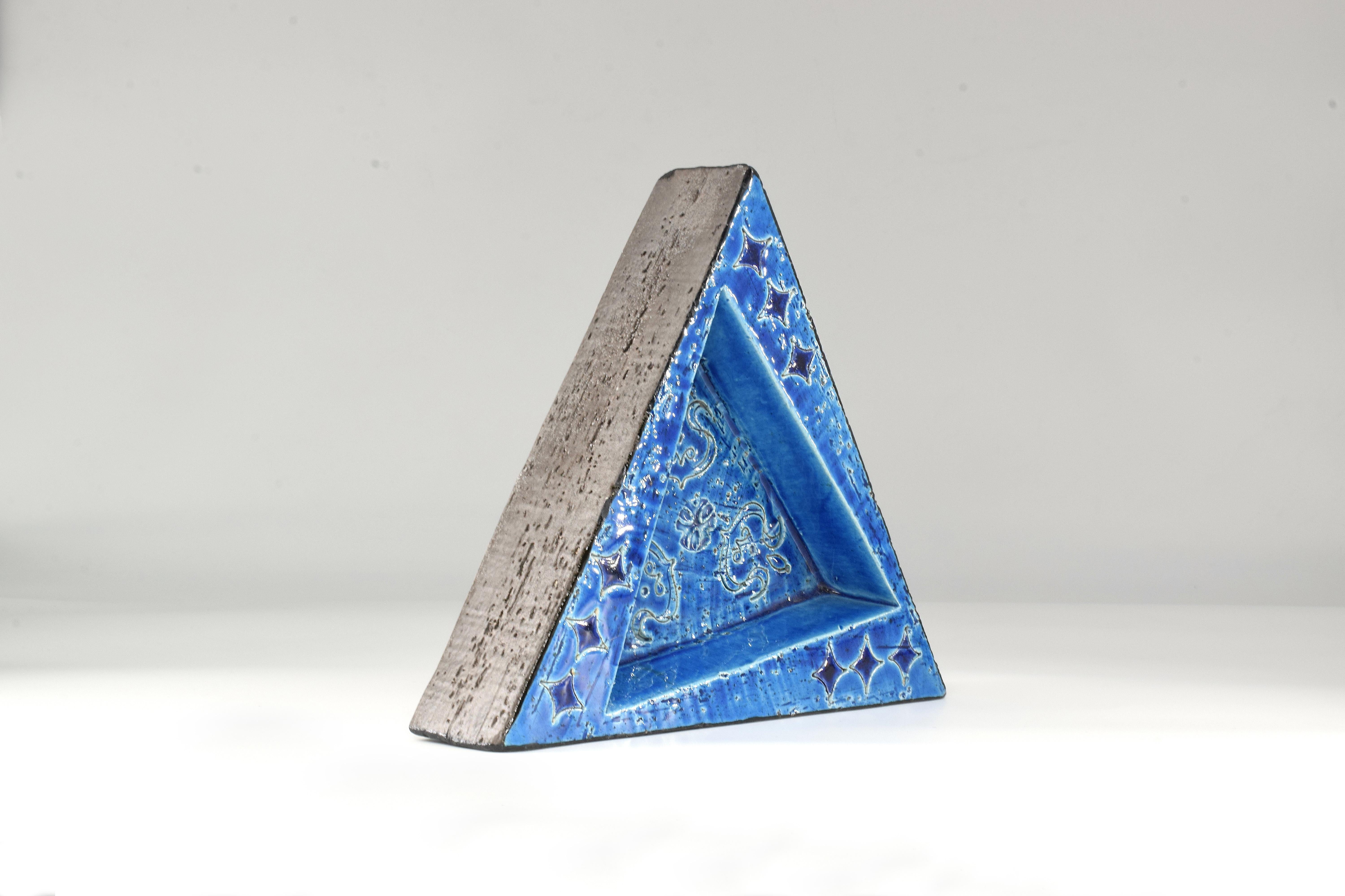 Mid-Century Modern 20th Century Italian Ceramic Triangular Ashtray